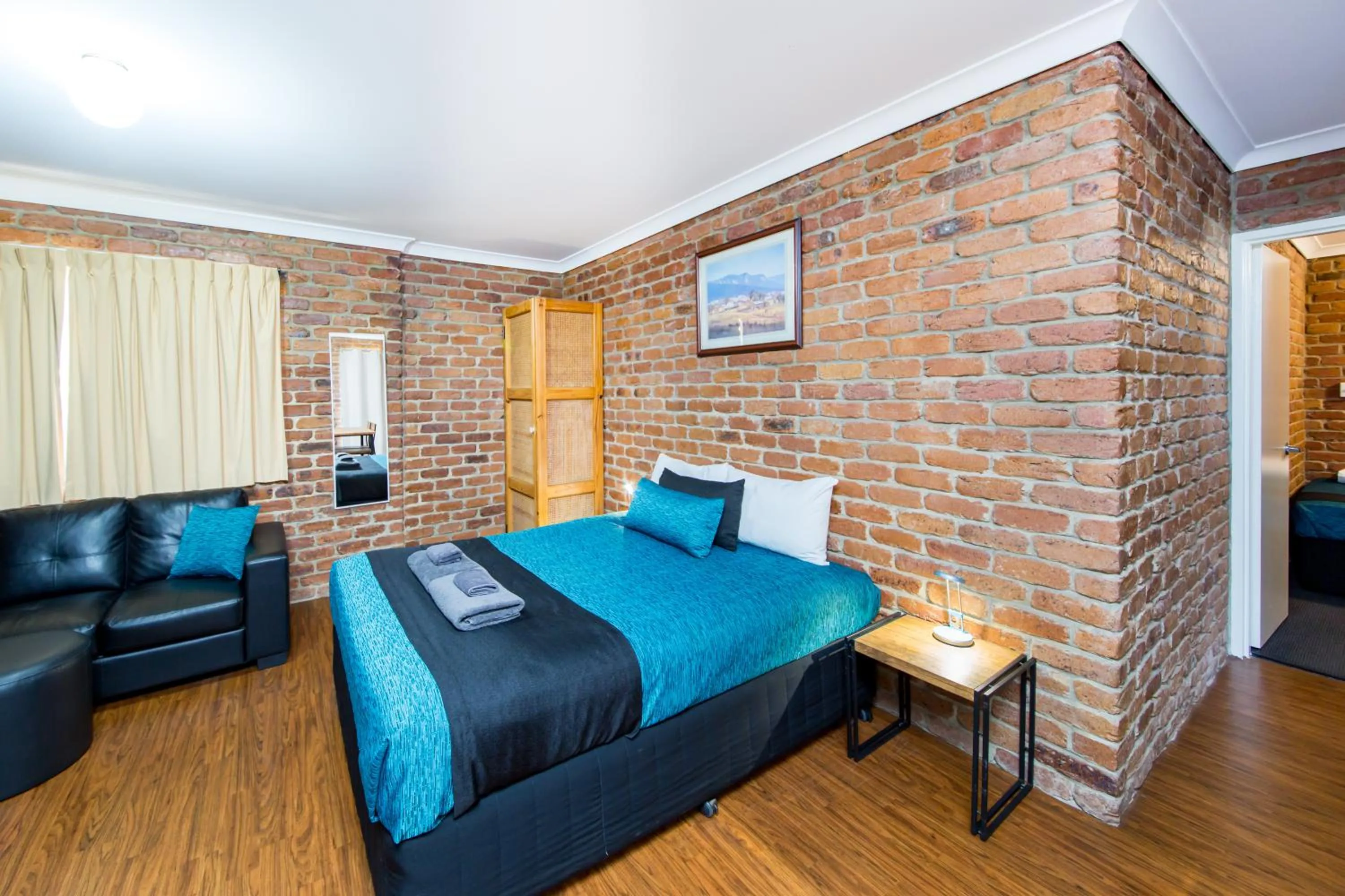 Bed in Wondai Colonial Motel & Ivory's Restaurant