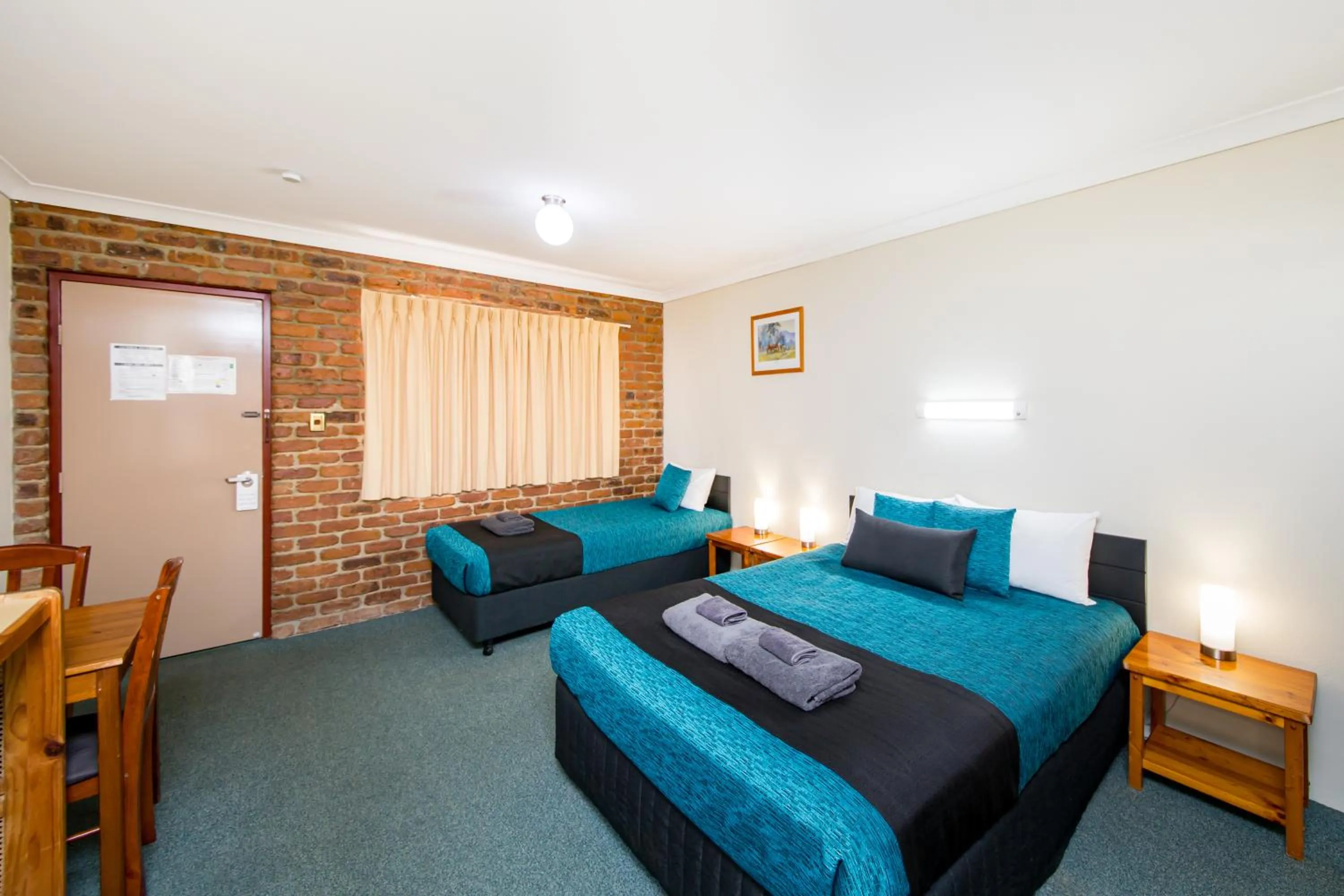 Bed in Wondai Colonial Motel & Ivory's Restaurant