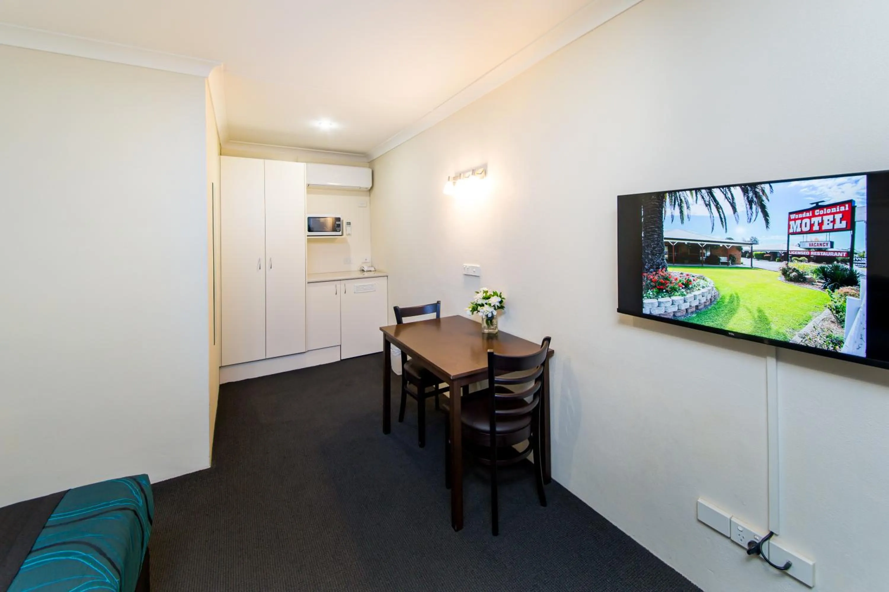 Kitchen or kitchenette in Wondai Colonial Motel & Ivory's Restaurant