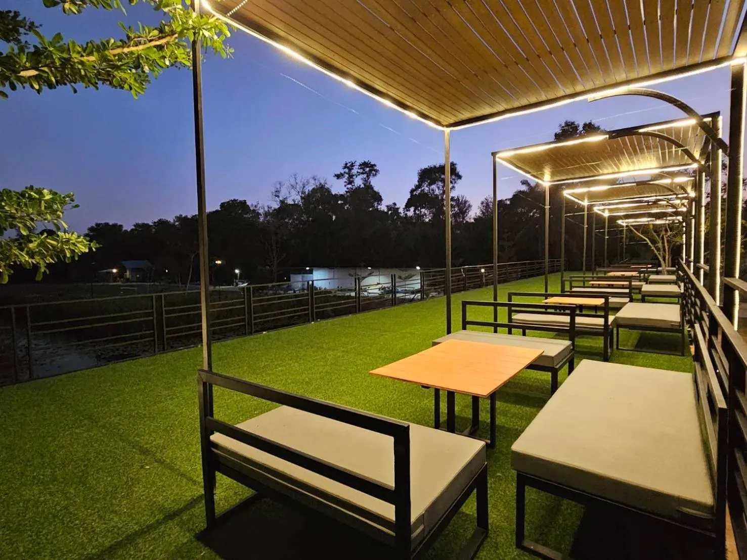 Restaurant/places to eat in Saithong Resort