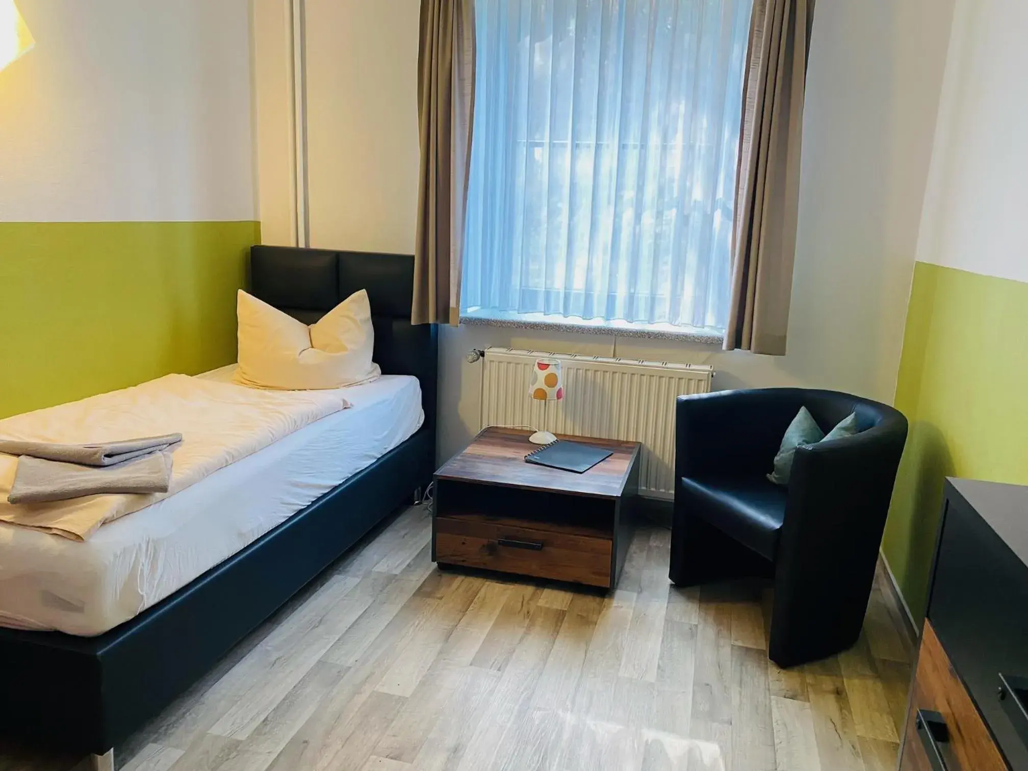 Single Room with Bathroom - single occupancy in Waldhotel Single Room with Bathroom - single occupancy in Waldhotel