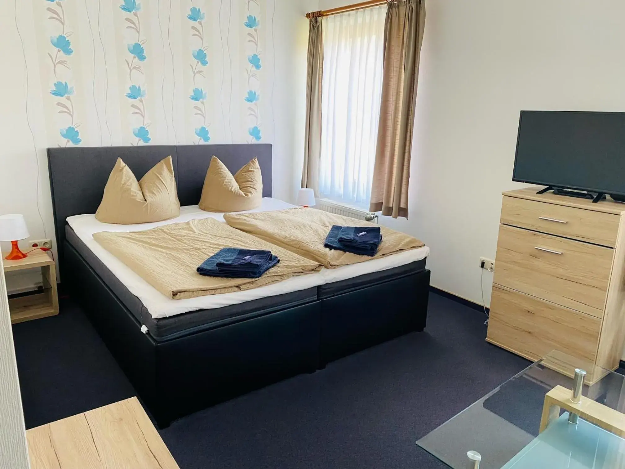 Double Room with Private Bathroom - single occupancy in Waldhotel Double Room with Private Bathroom - single occupancy in Waldhotel