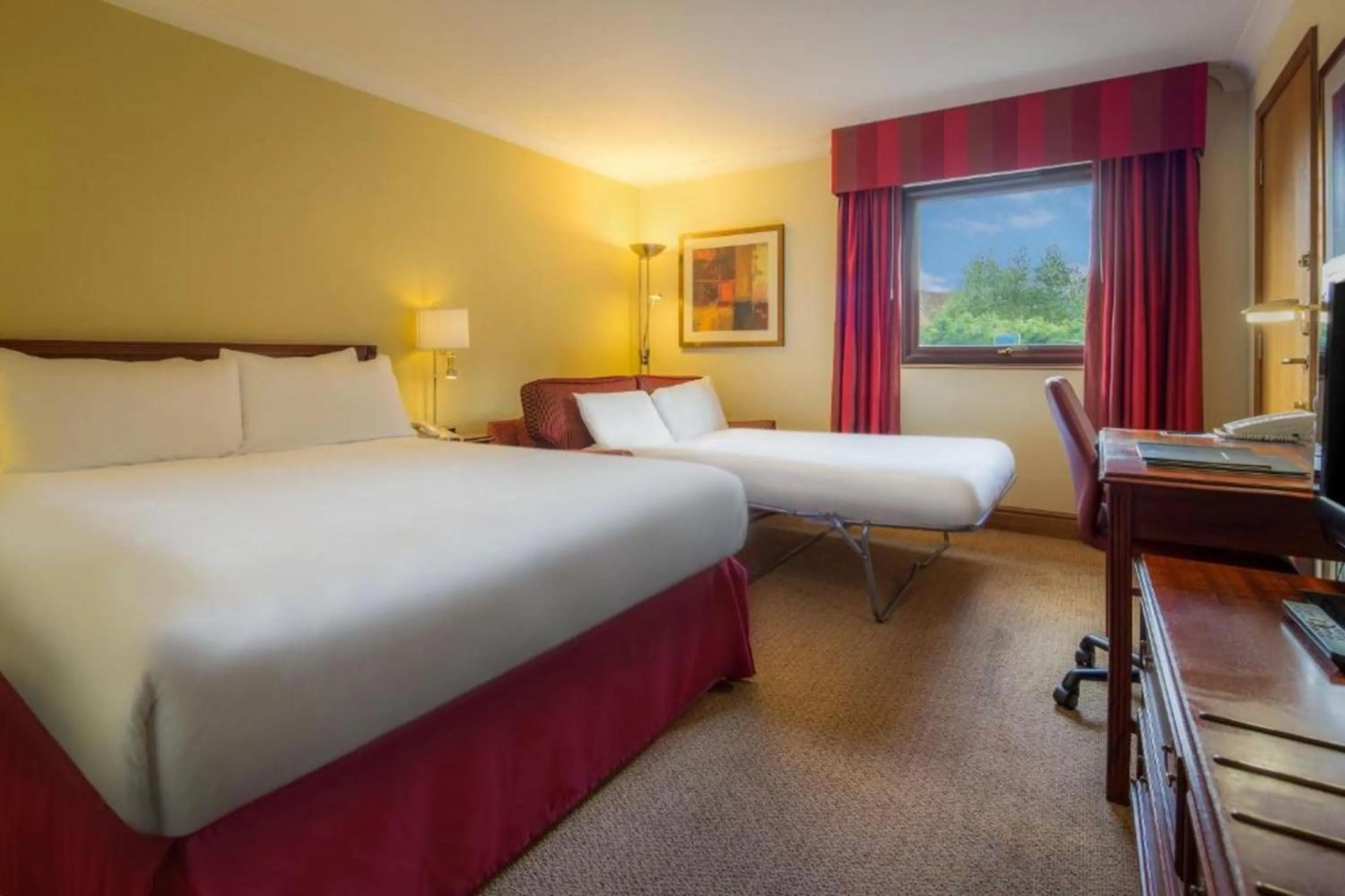 Bedroom in Delta Hotels by Marriott Warwick