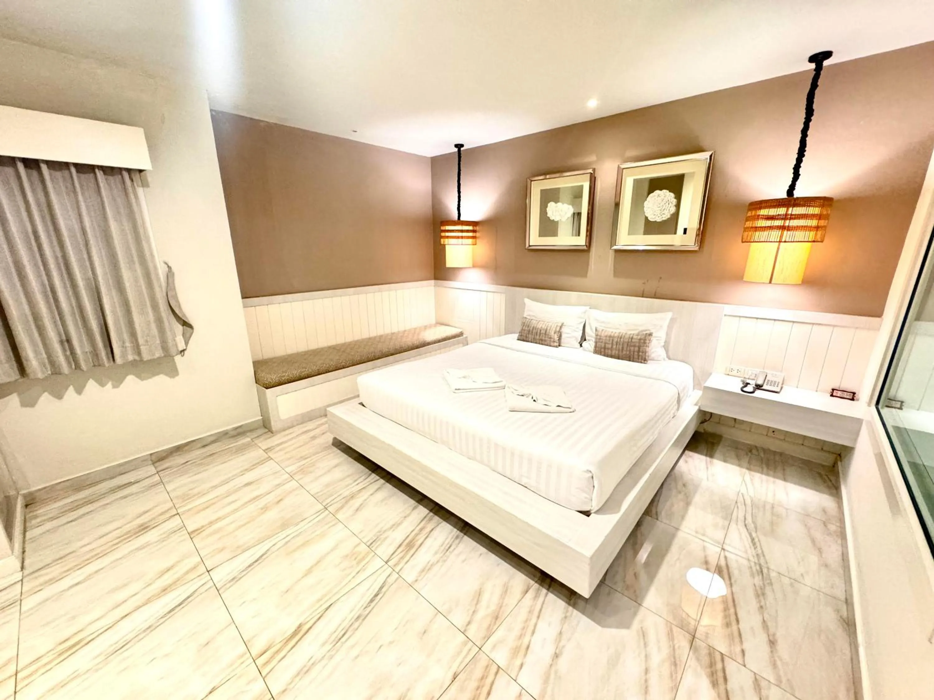 Bedroom, Bed in De Cozé Hotel