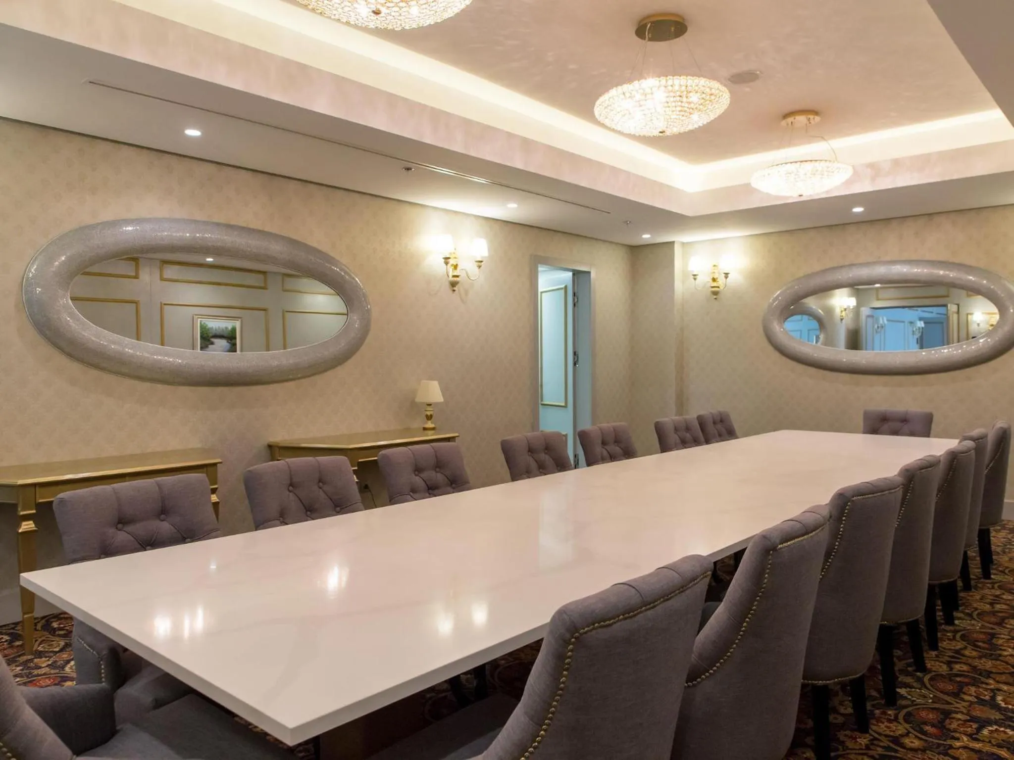 Bedroom in Swissotel Sarajevo