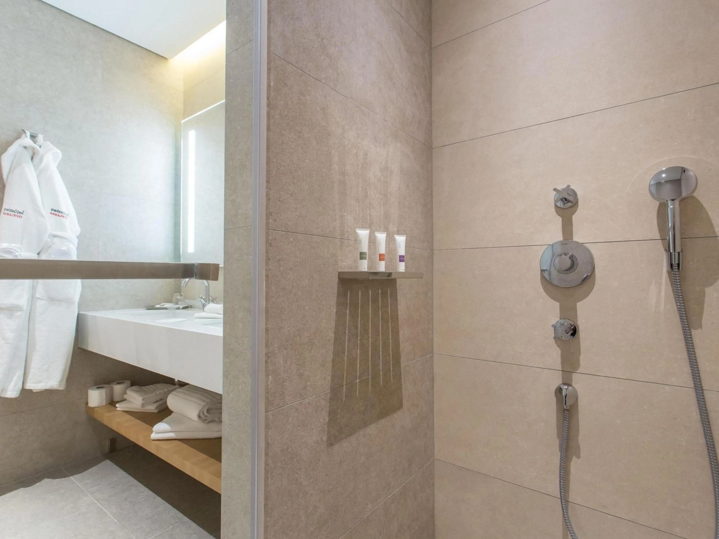 Standard King Room in Swissotel Sarajevo