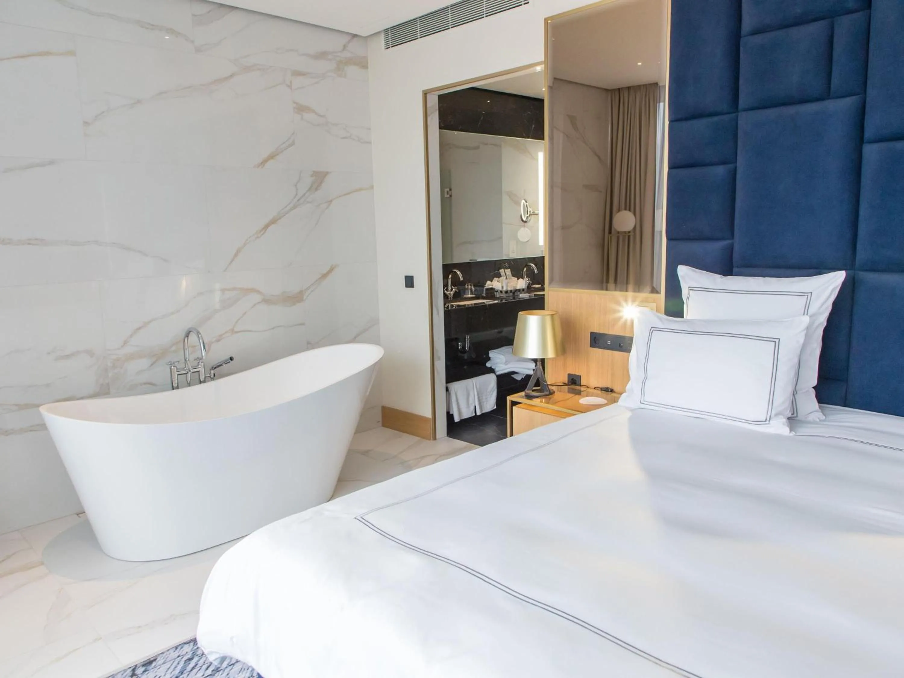 Bedroom, Bed in Swissotel Sarajevo