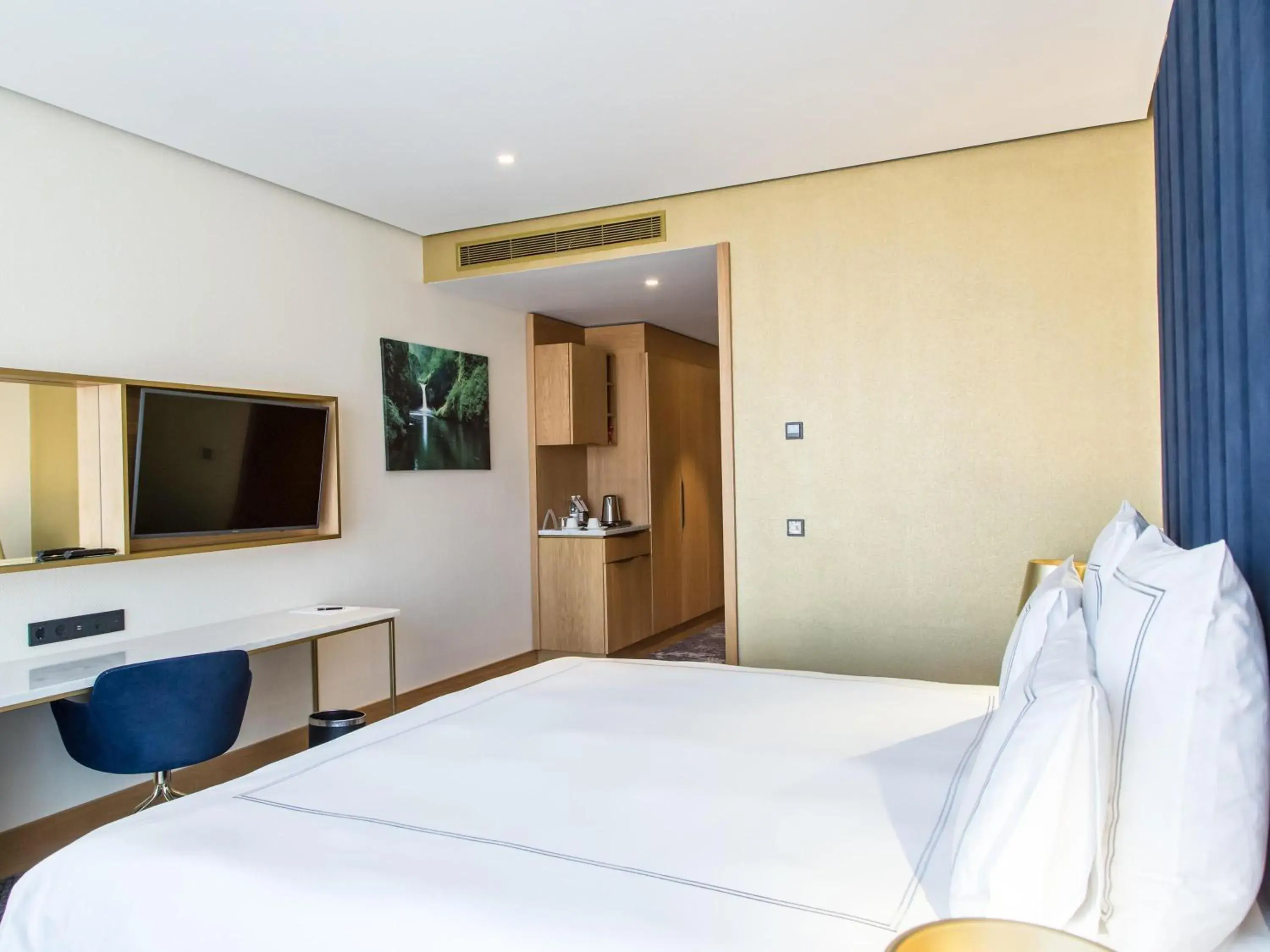 Classic Queen Room in Swissotel Sarajevo Classic Queen Room in Swissotel Sarajevo