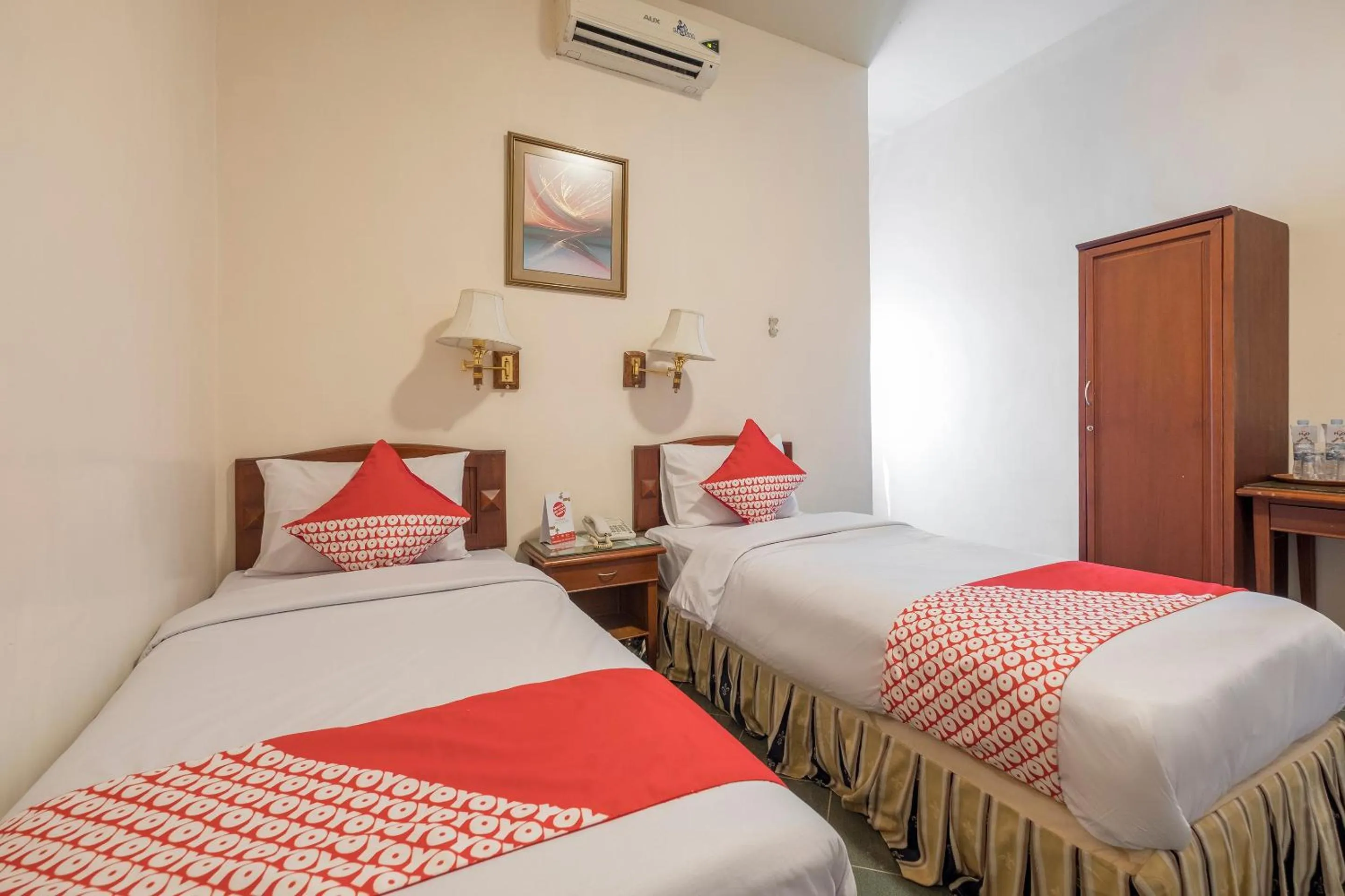 Bedroom, Bed in OYO 1090 Hotel Anging Mammiri Makassar