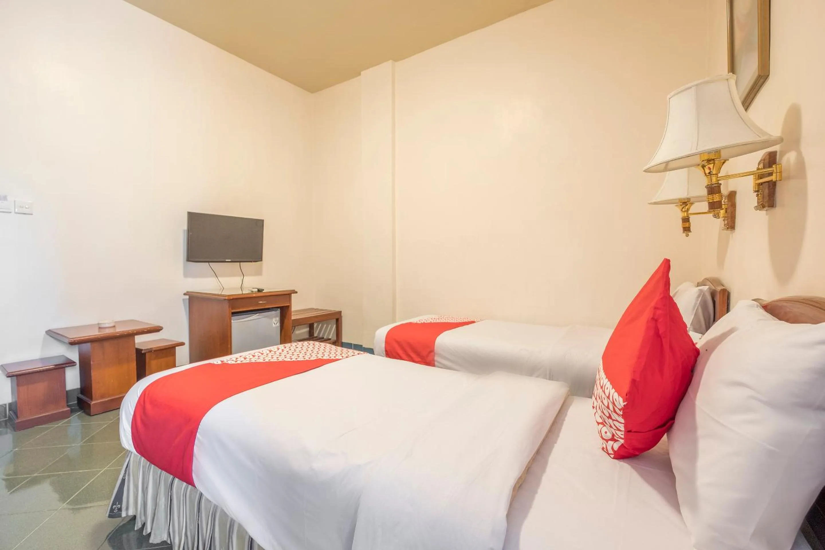 Bedroom, Bed in OYO 1090 Hotel Anging Mammiri Makassar