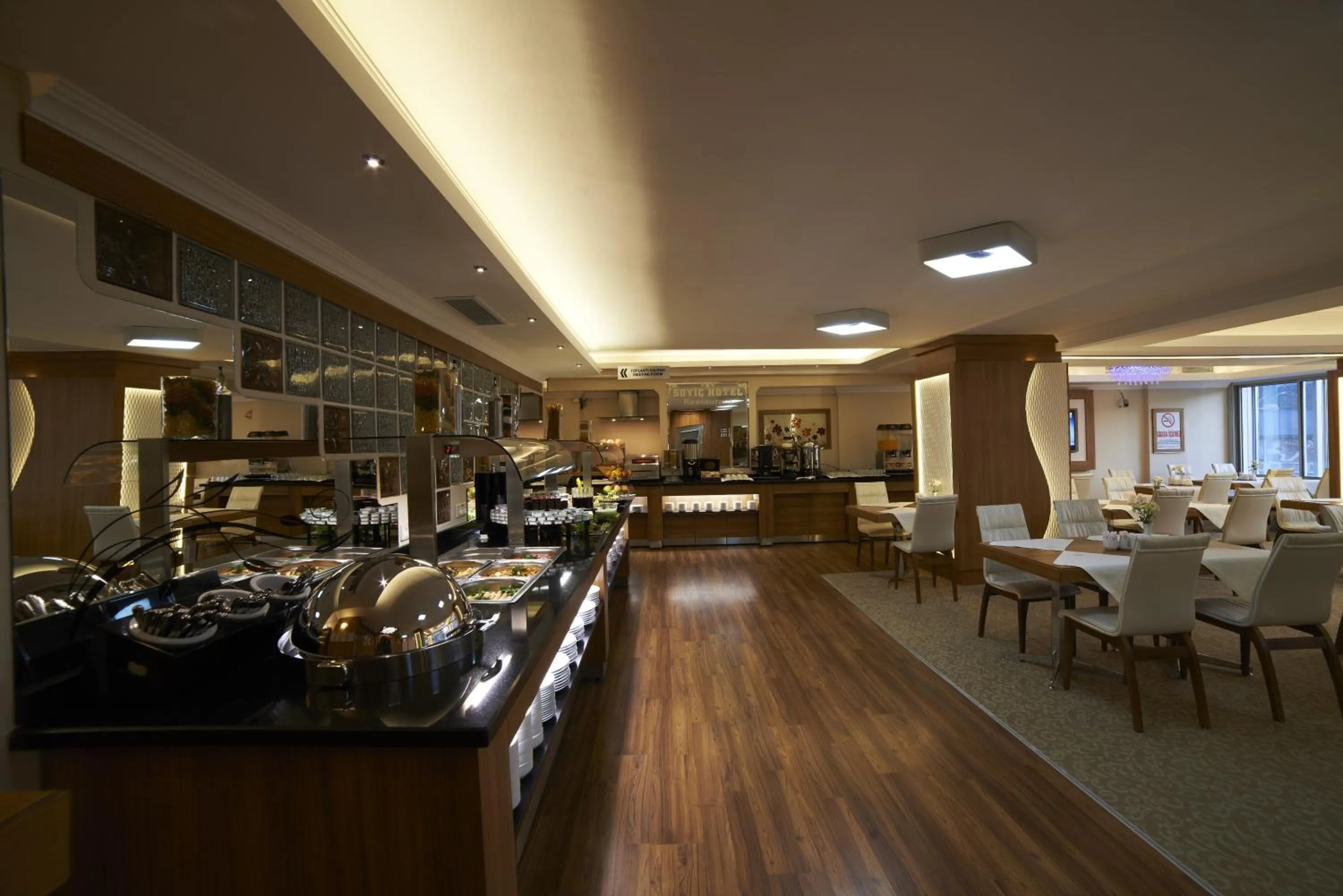 Restaurant/places to eat in Soyic Hotel
