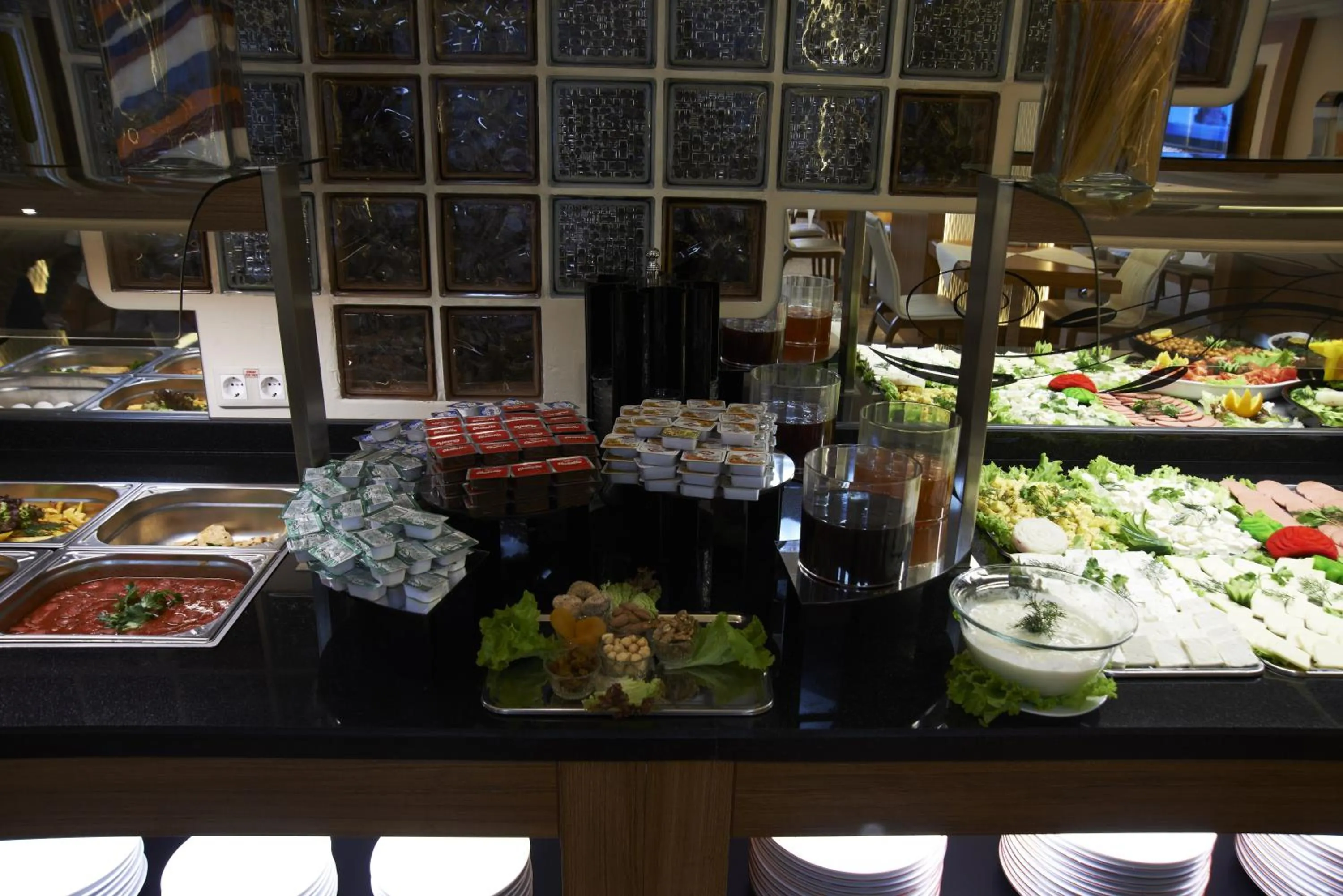 Restaurant/places to eat in Soyic Hotel