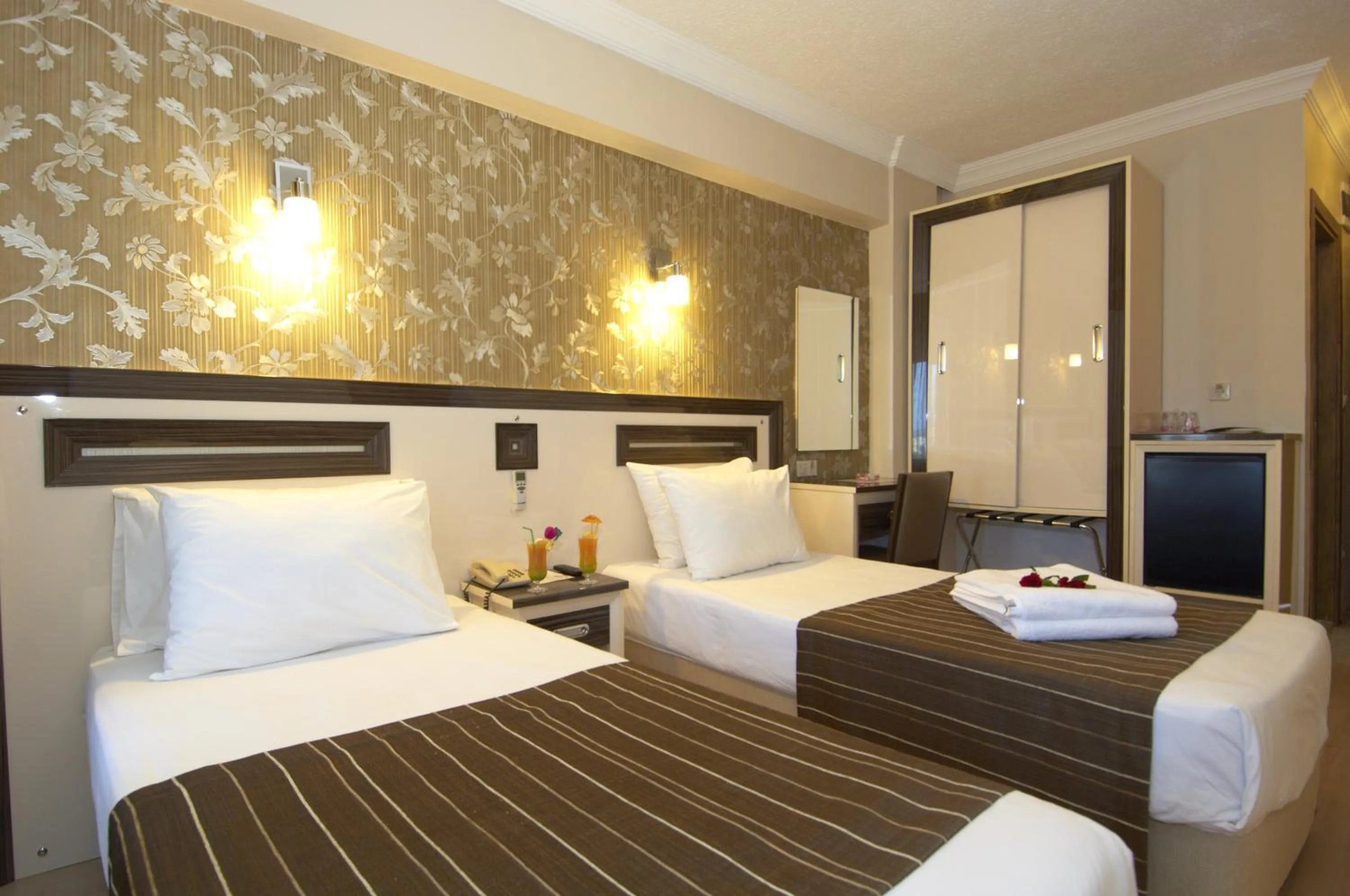 Photo of the whole room, Bed in Soyic Hotel