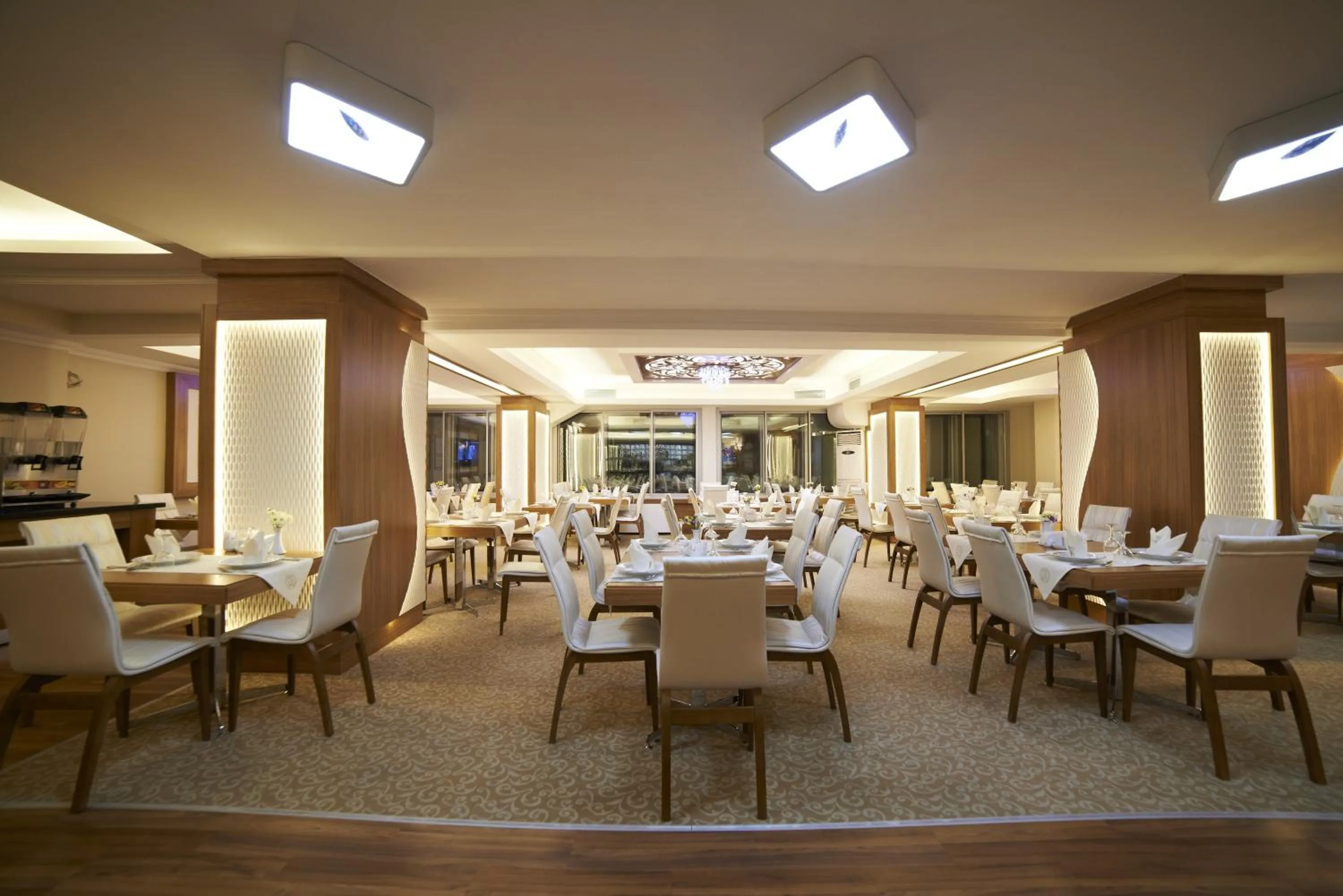 Restaurant/places to eat in Soyic Hotel