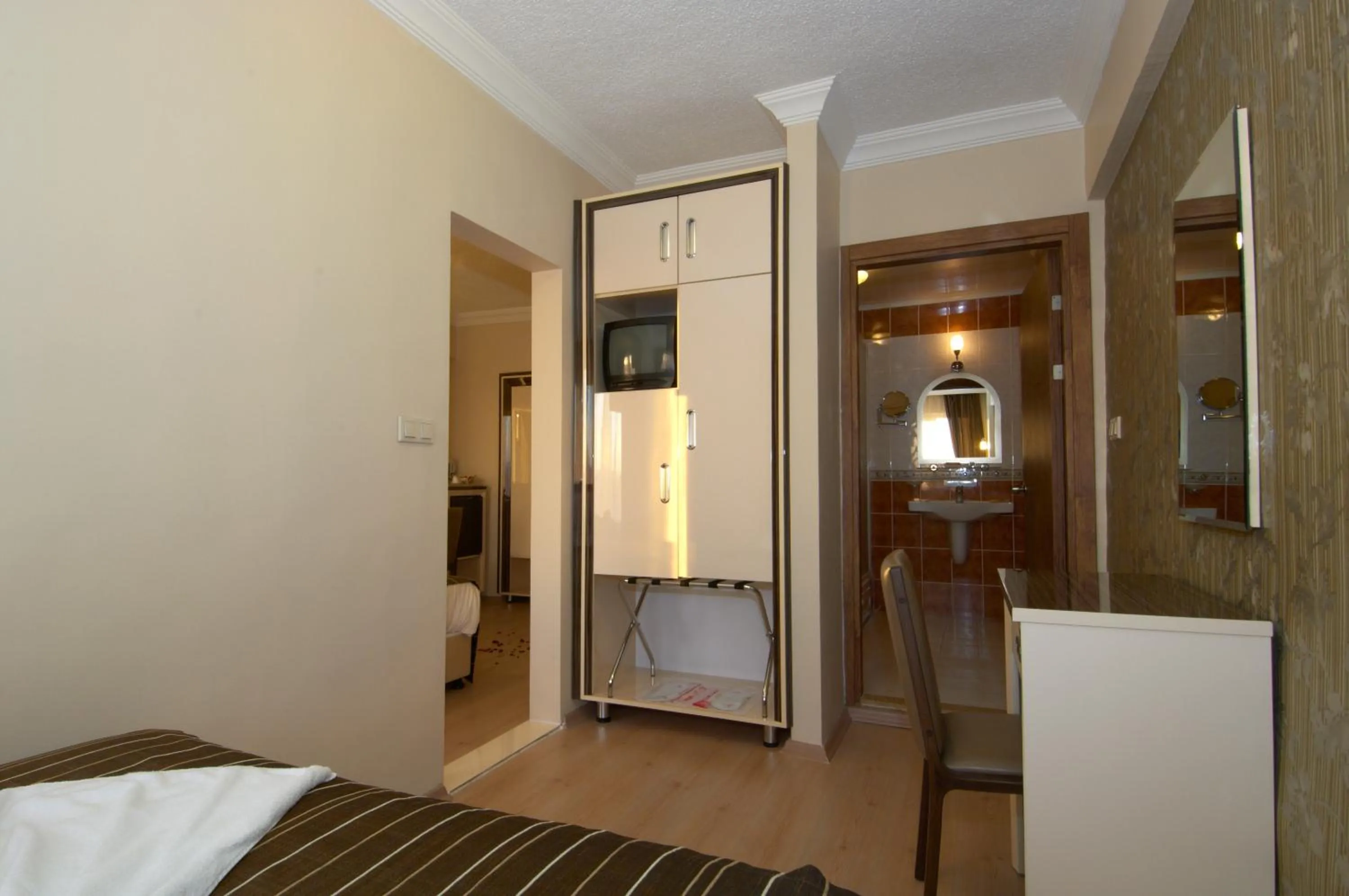 Photo of the whole room, Bed in Soyic Hotel