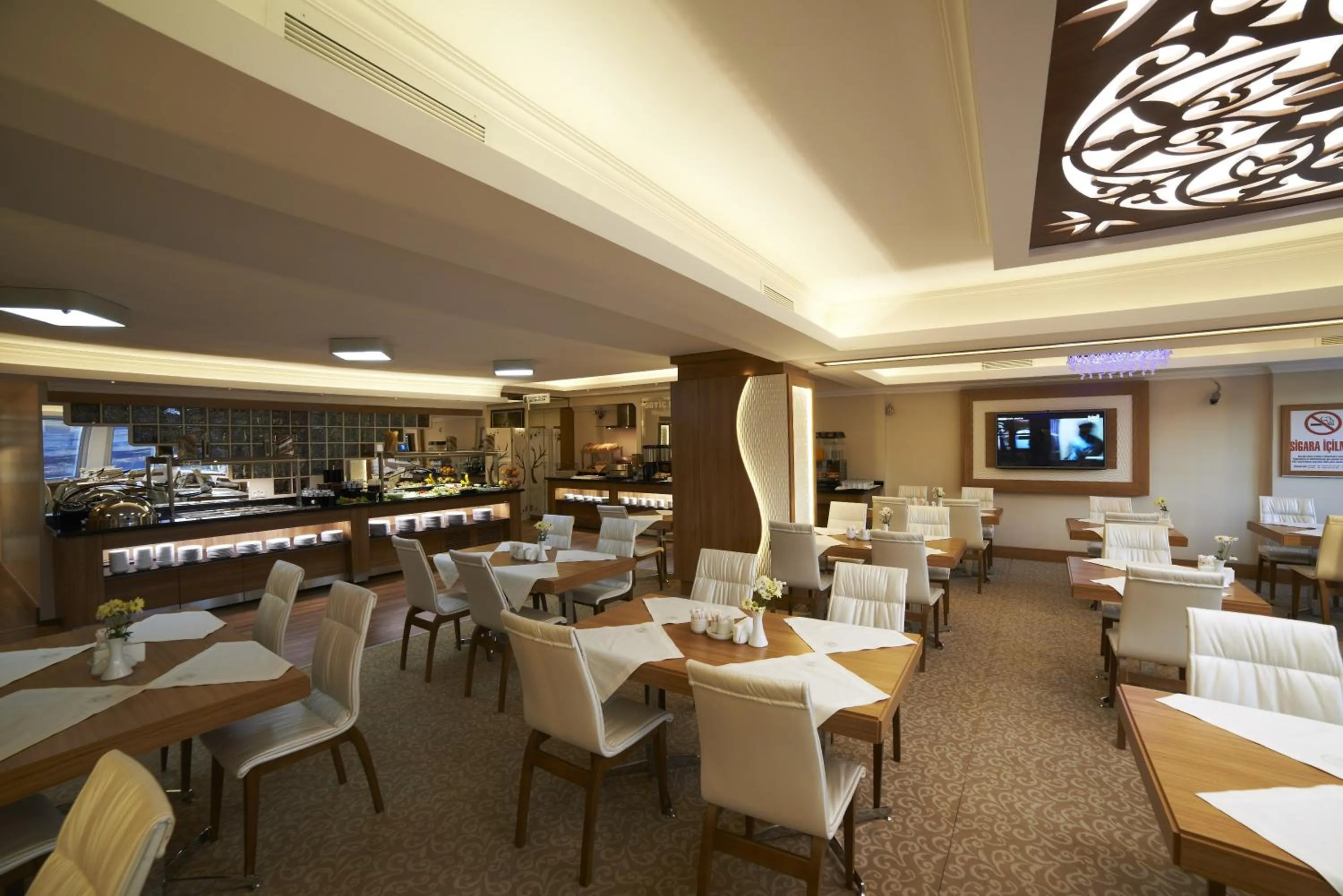 Restaurant/places to eat in Soyic Hotel