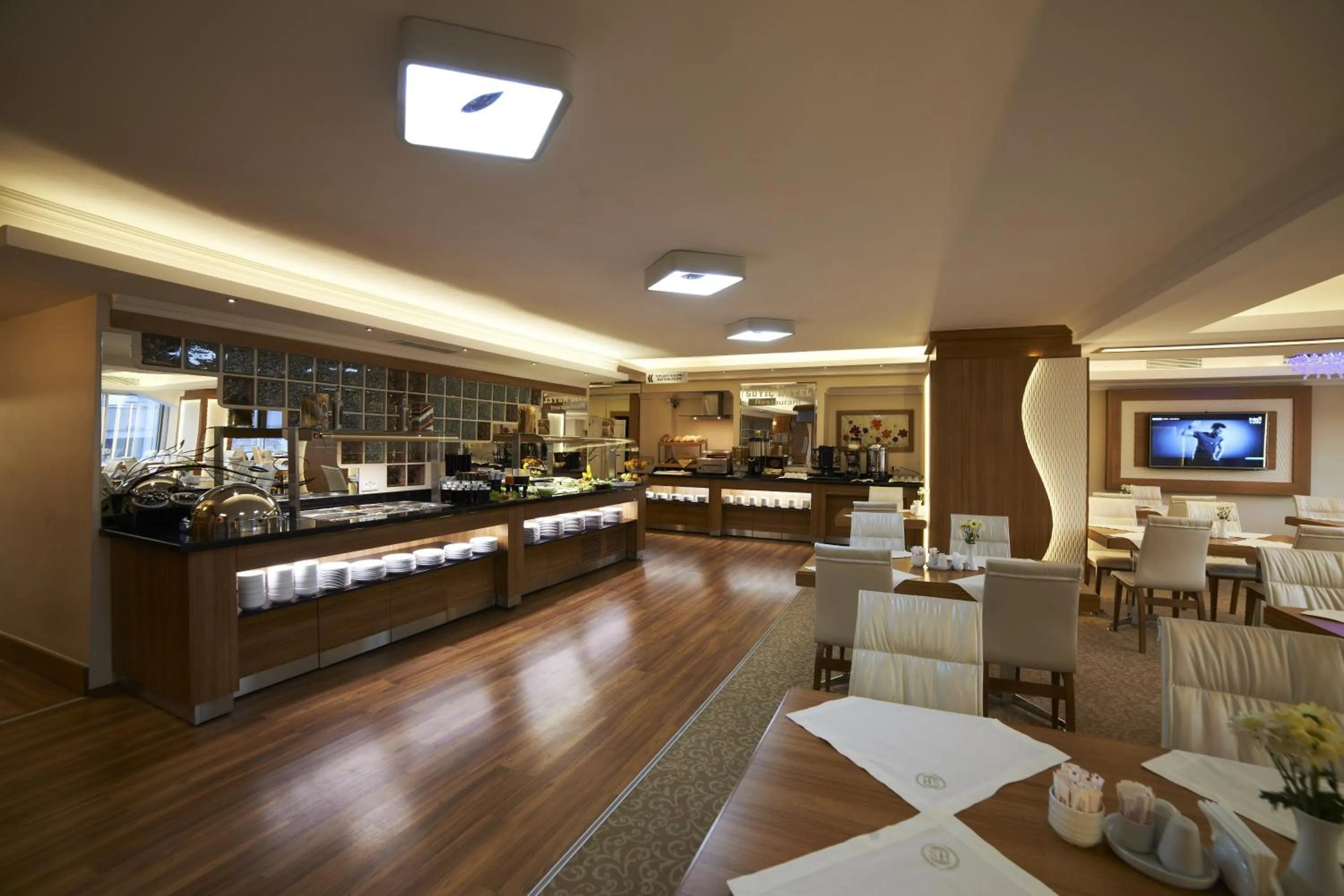 Restaurant/places to eat in Soyic Hotel