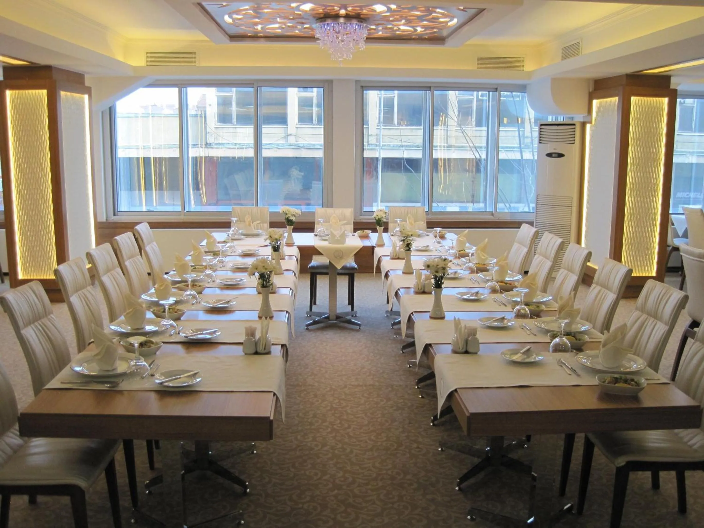 Communal lounge/ TV room in Soyic Hotel