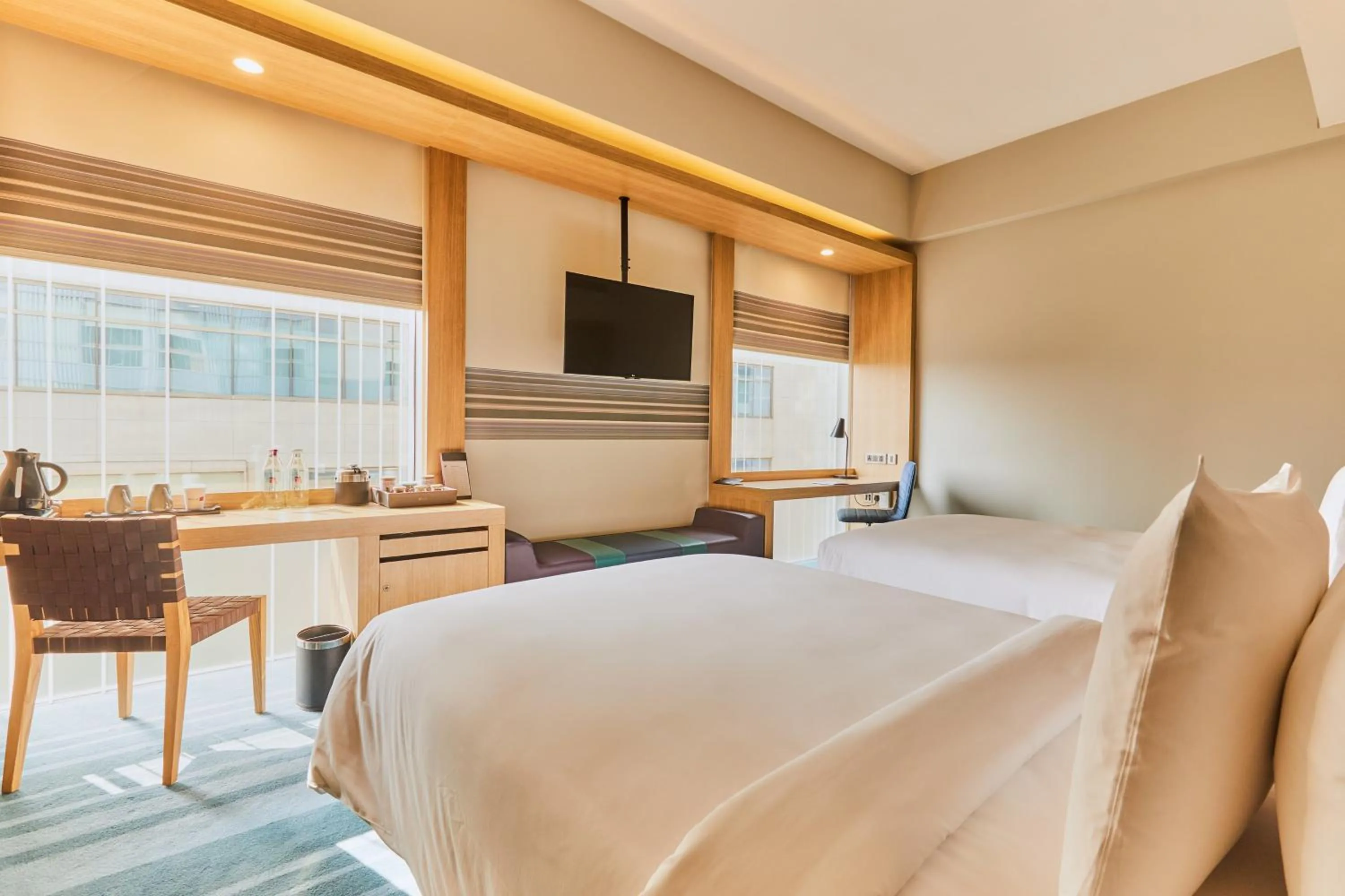 Photo of the whole room, Bed in Aloft New Delhi Aerocity