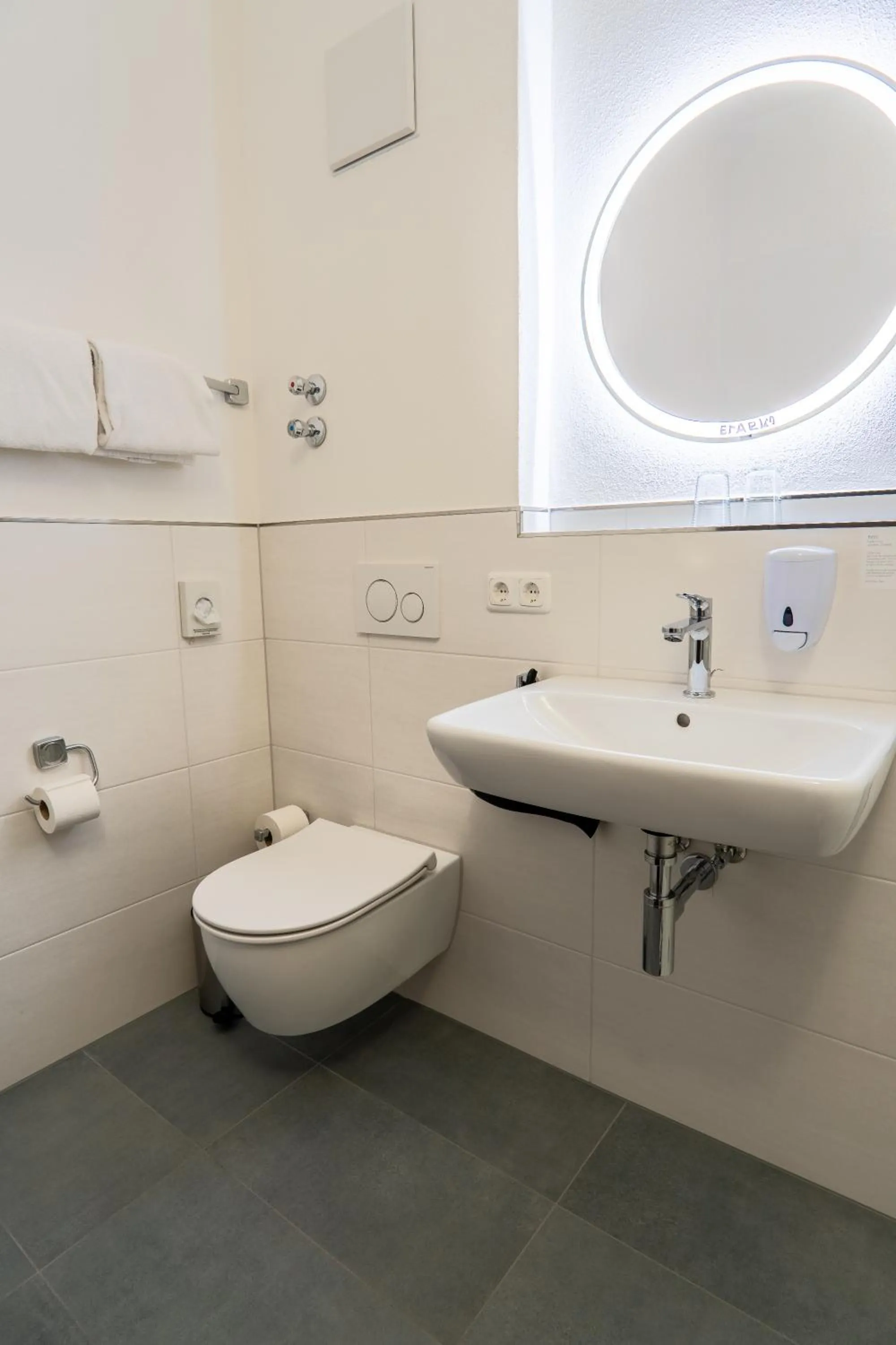 Bathroom in Reichels Parkhotel