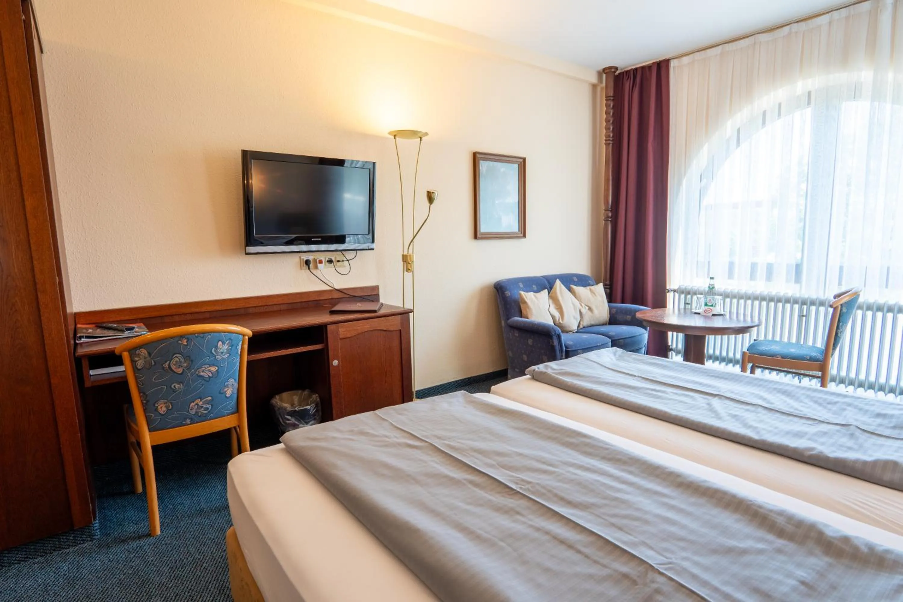 Photo of the whole room, Bed in Reichels Parkhotel