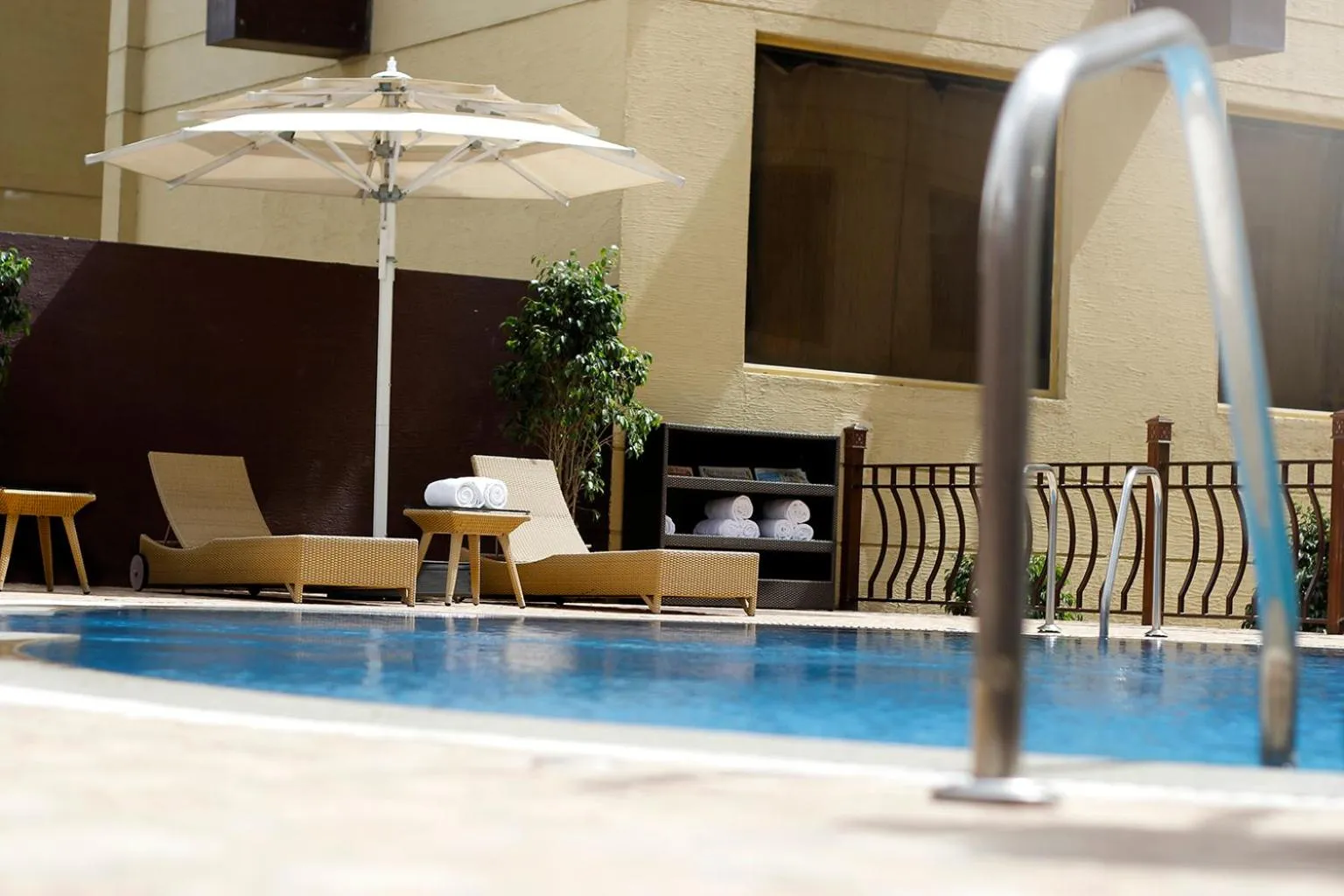 Swimming pool in Sterlings Mac Hotel