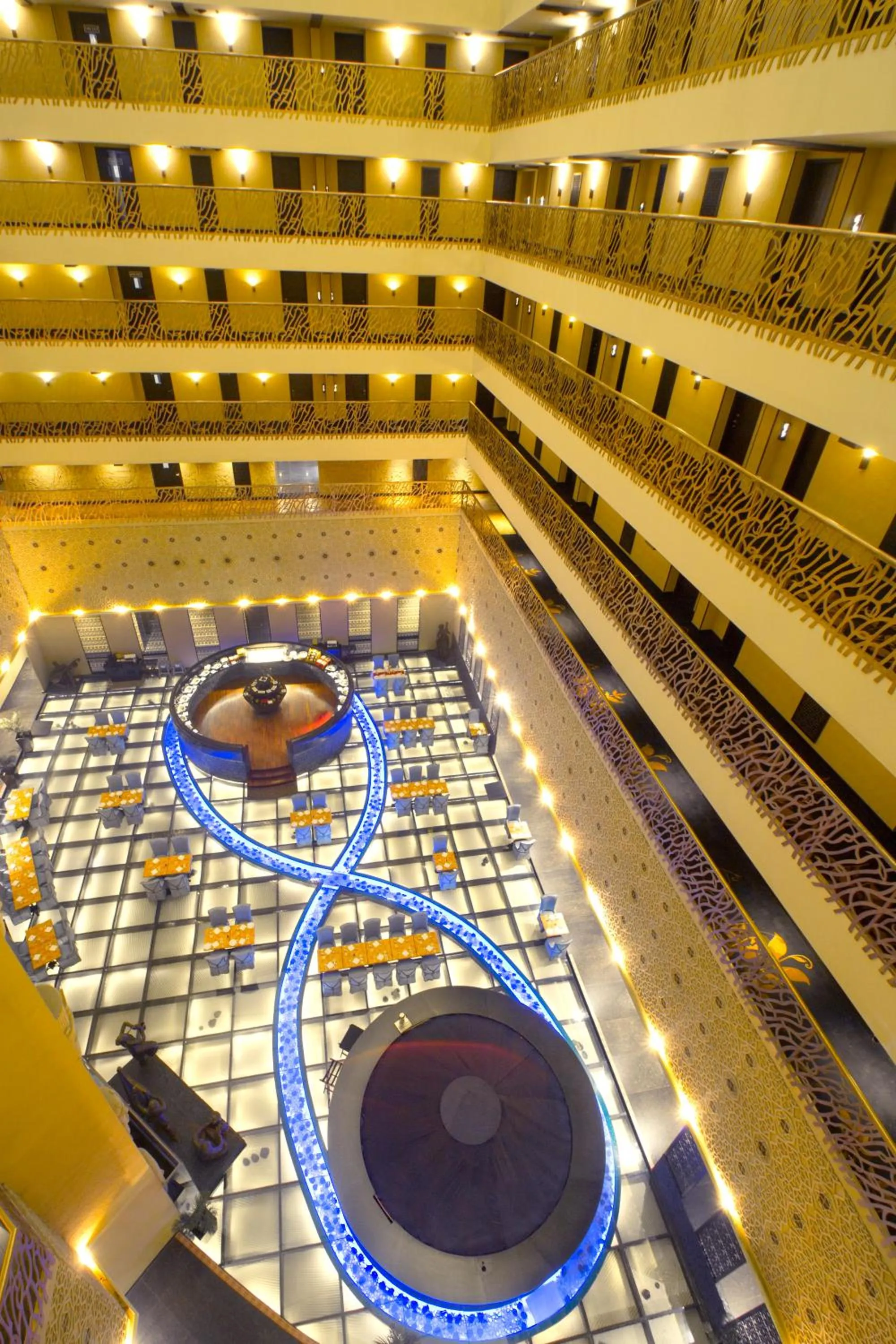 Restaurant/places to eat in Sterlings Mac Hotel