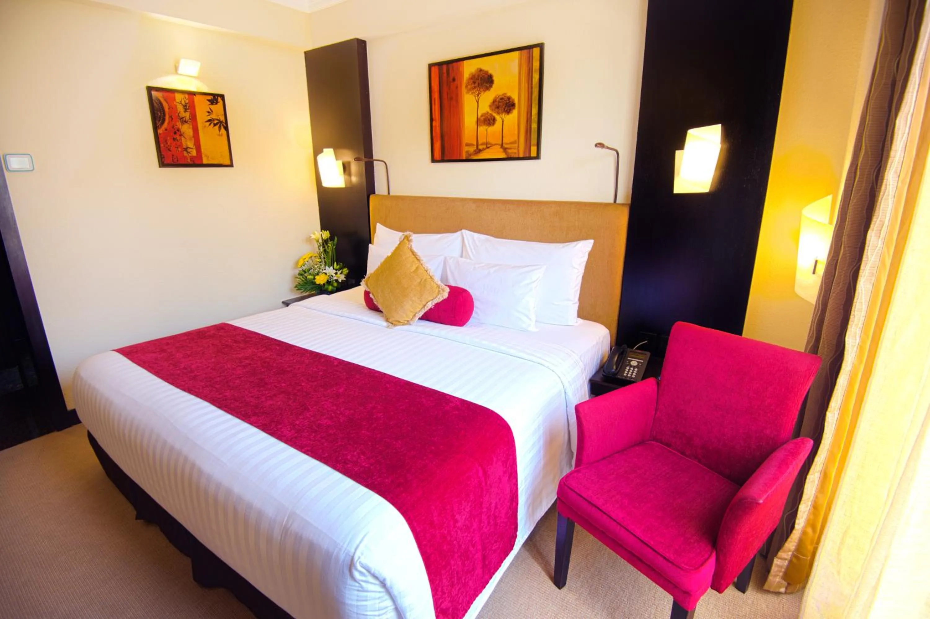 Bed in Sterlings Mac Hotel