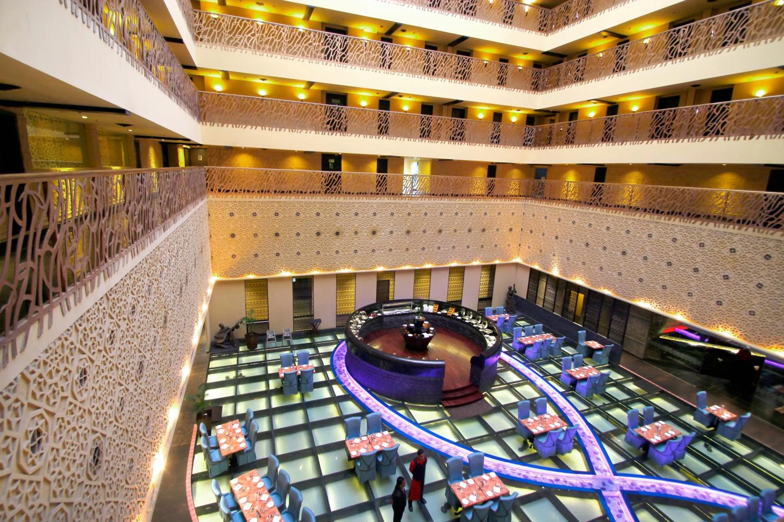 Restaurant/places to eat in Sterlings Mac Hotel