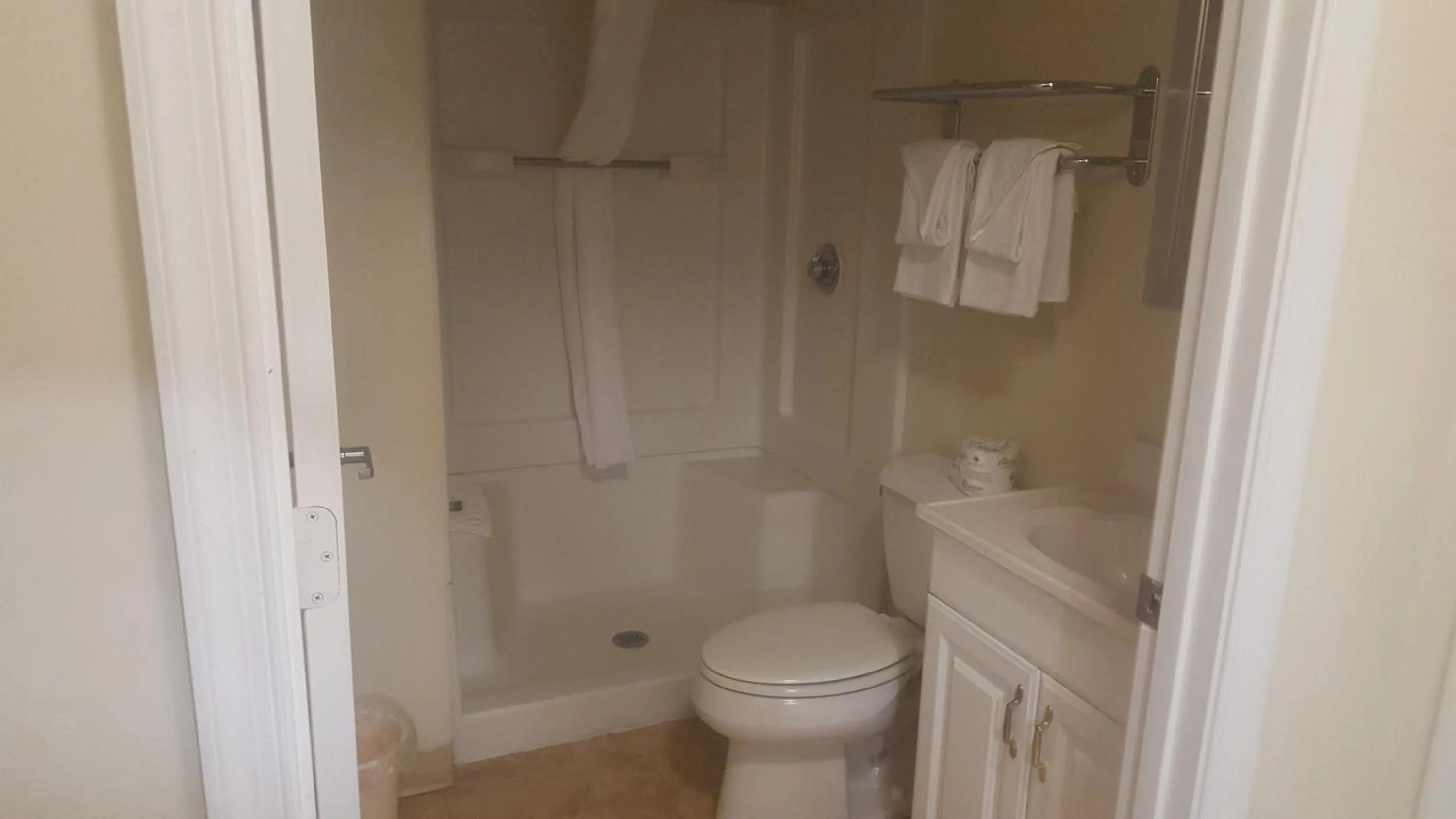 Bathroom in Studio 6-Richmond, VA - I-64 West