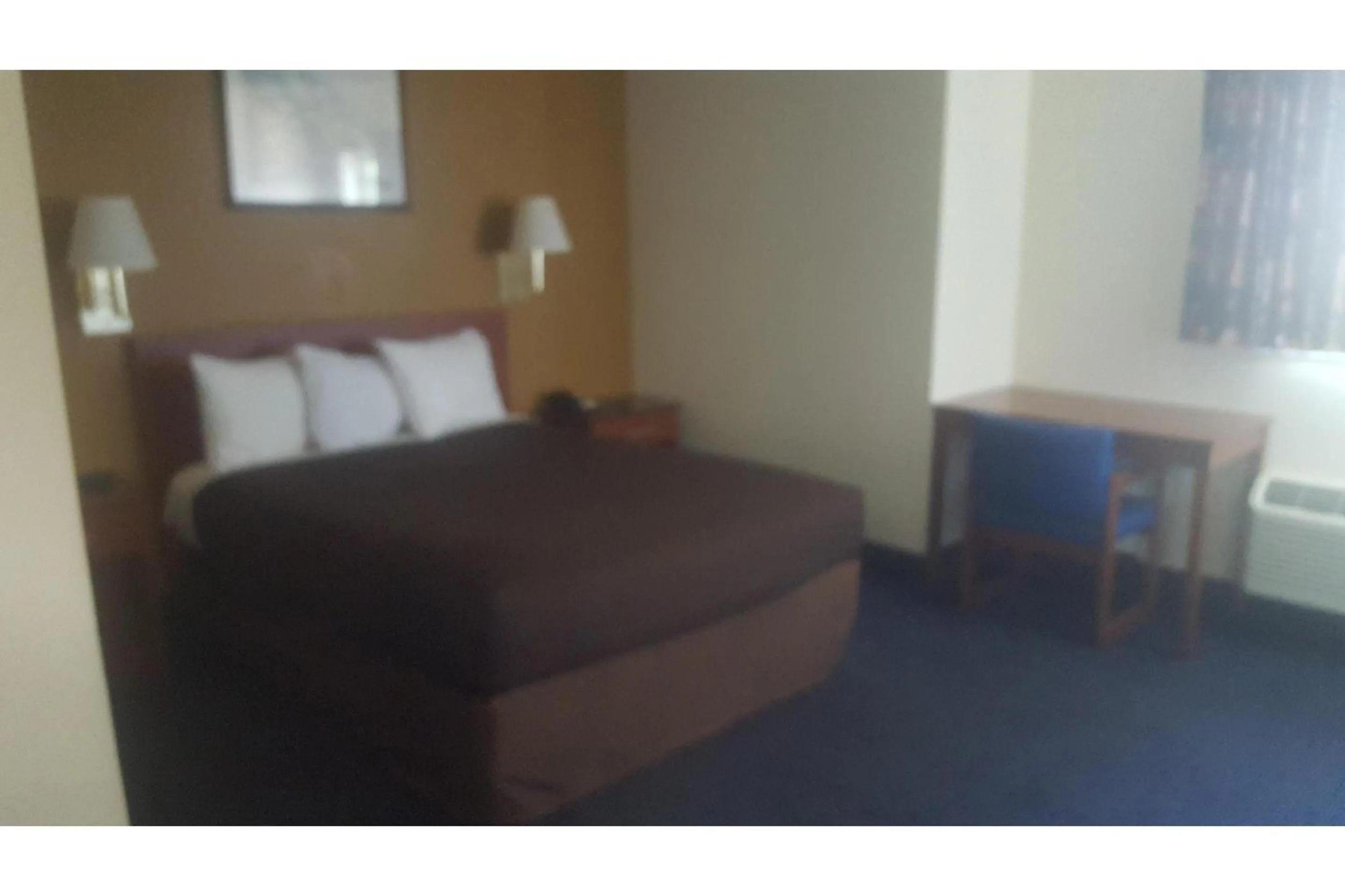 Bedroom, Bed in Studio 6-Richmond, VA - I-64 West