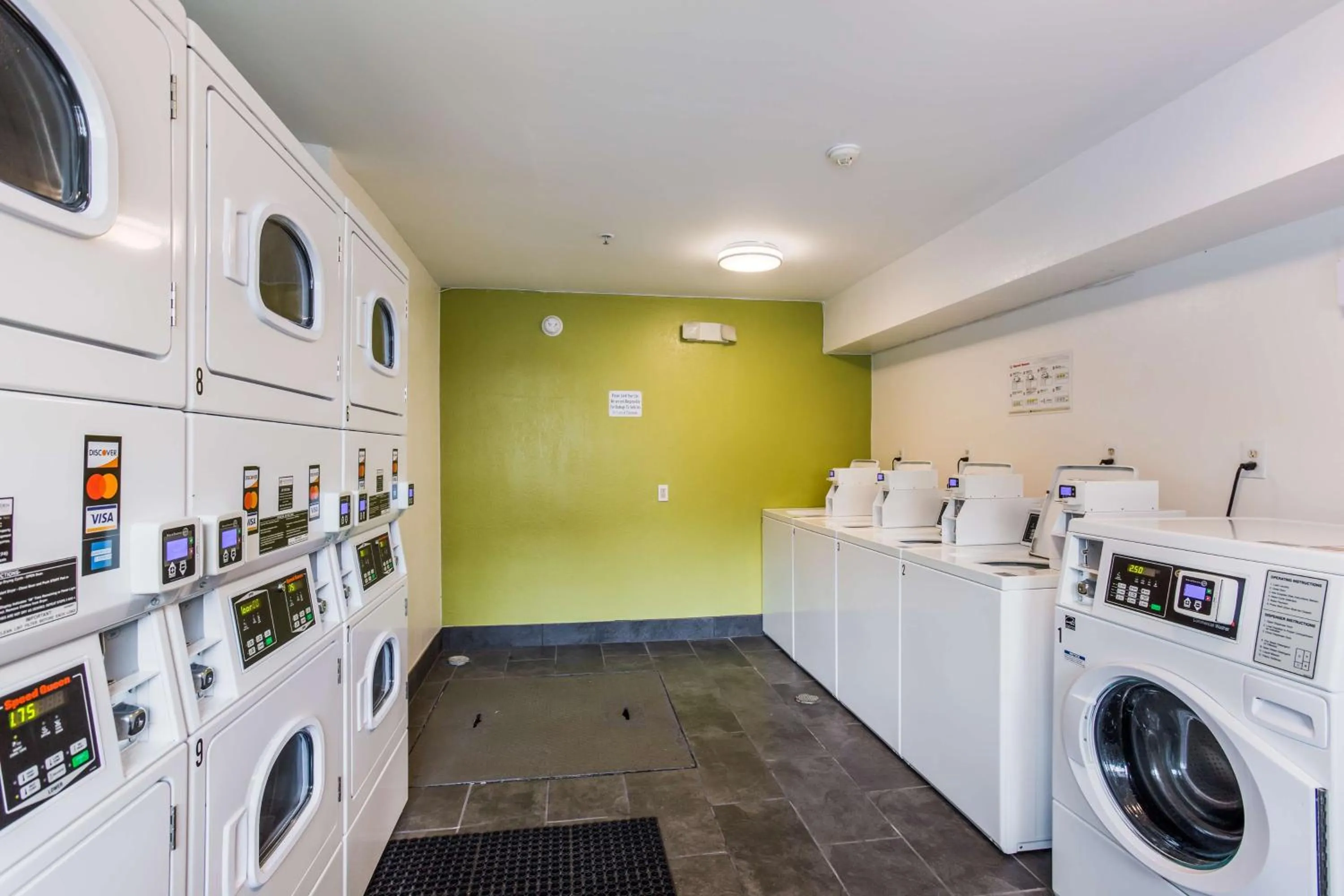 laundry in Studio 6-Jacksonville, FL - South
