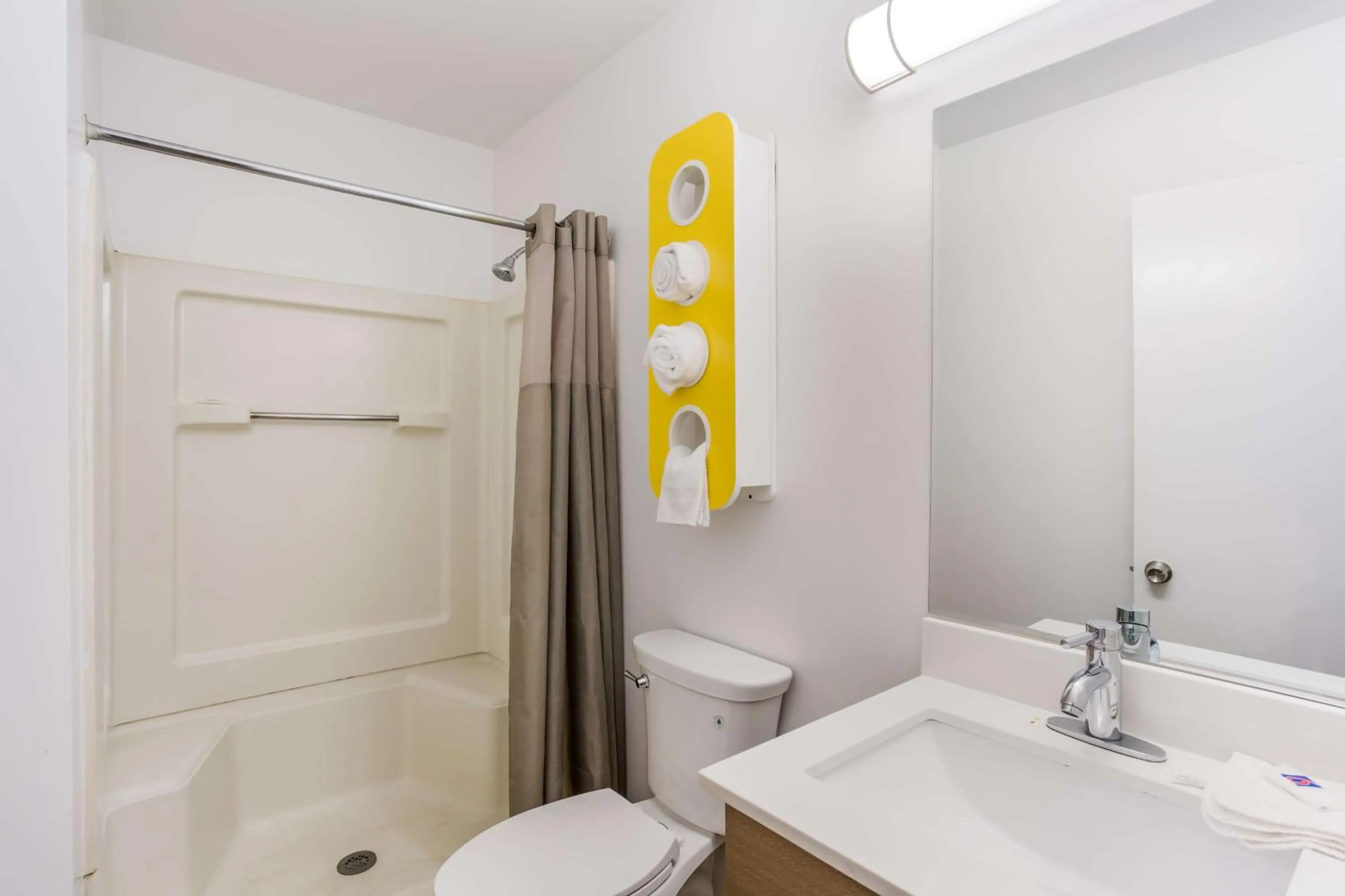 Bathroom in Studio 6-Jacksonville, FL - South