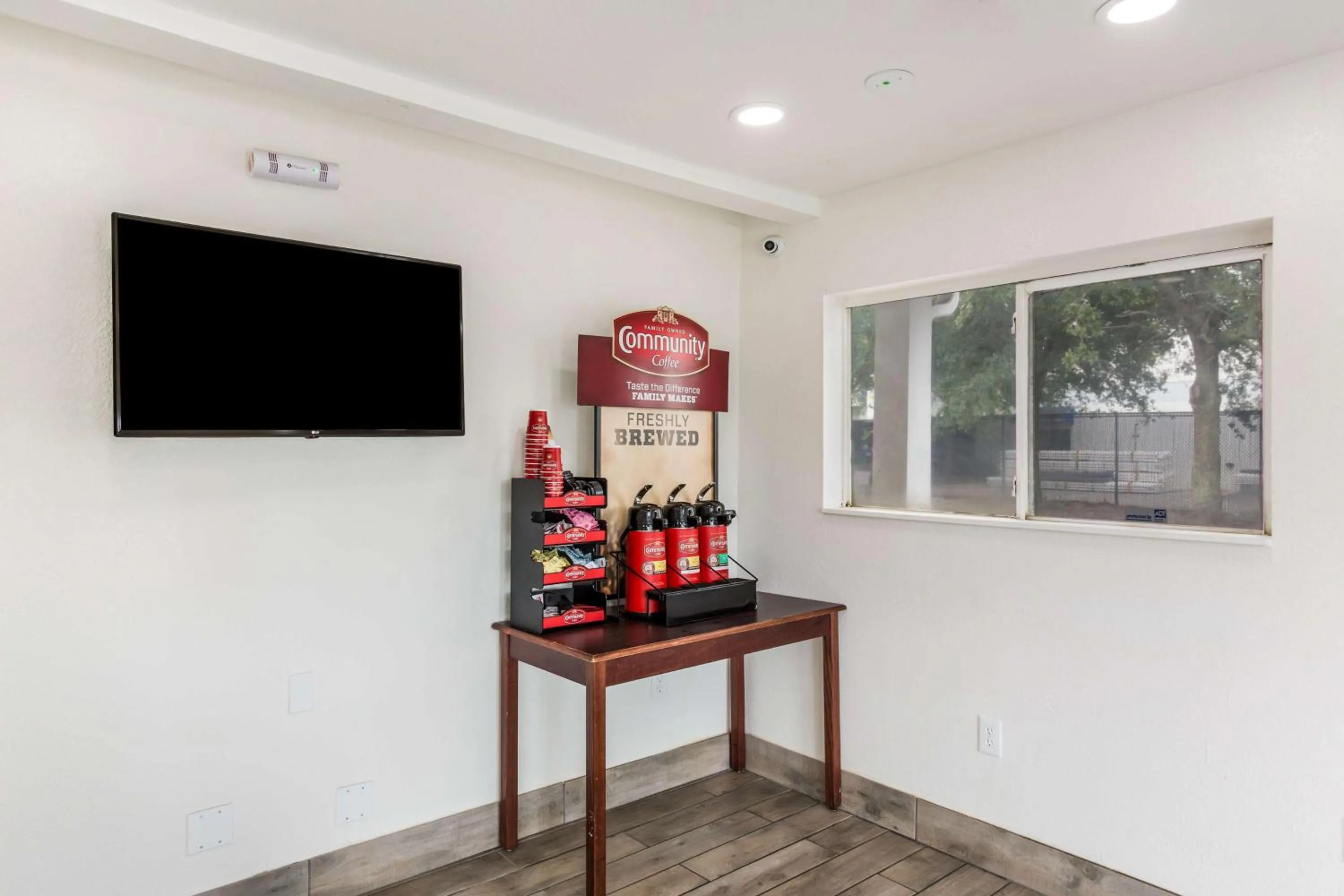 Coffee/tea facilities in Studio 6-Jacksonville, FL - South