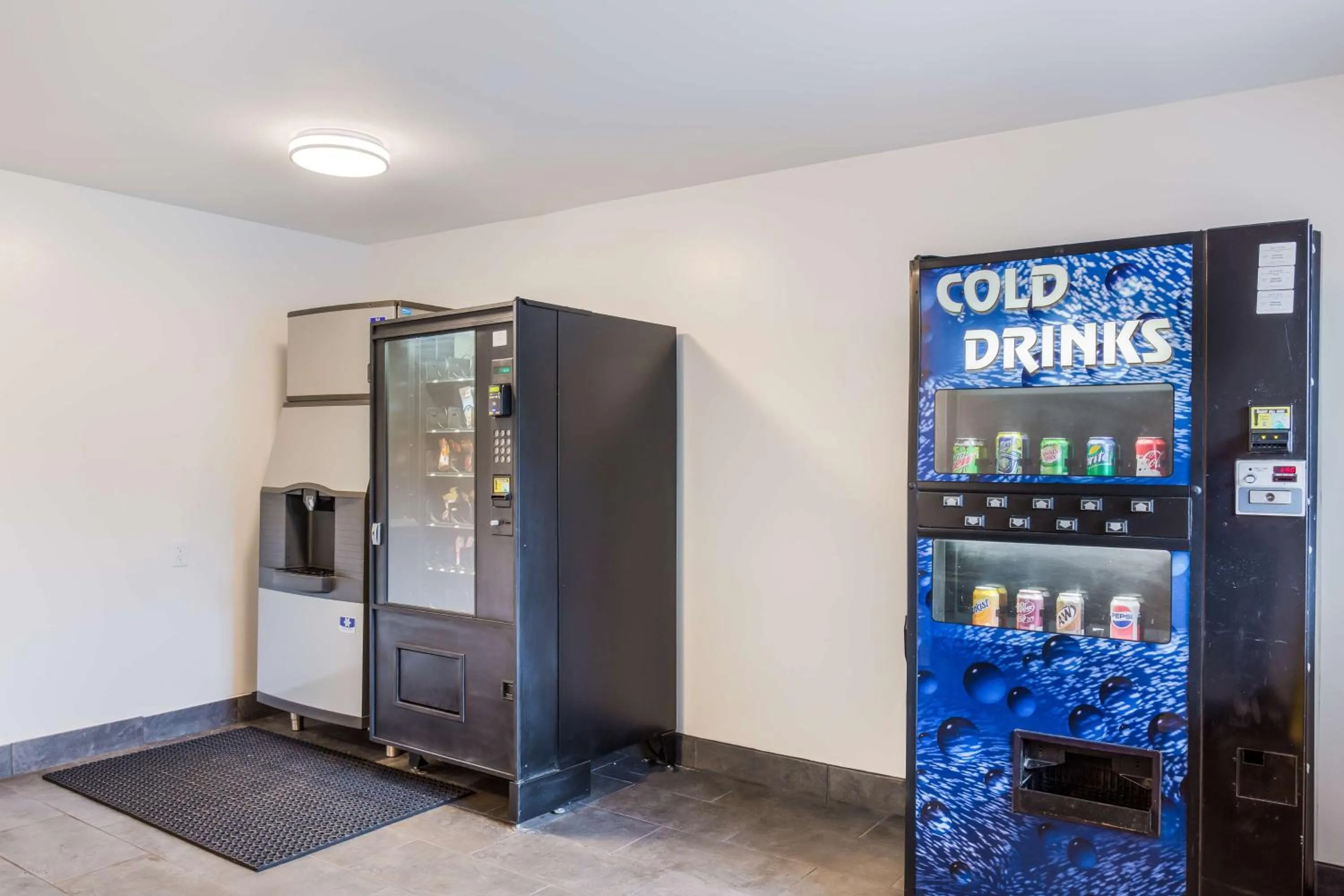 vending machine in Studio 6-Jacksonville, FL - South