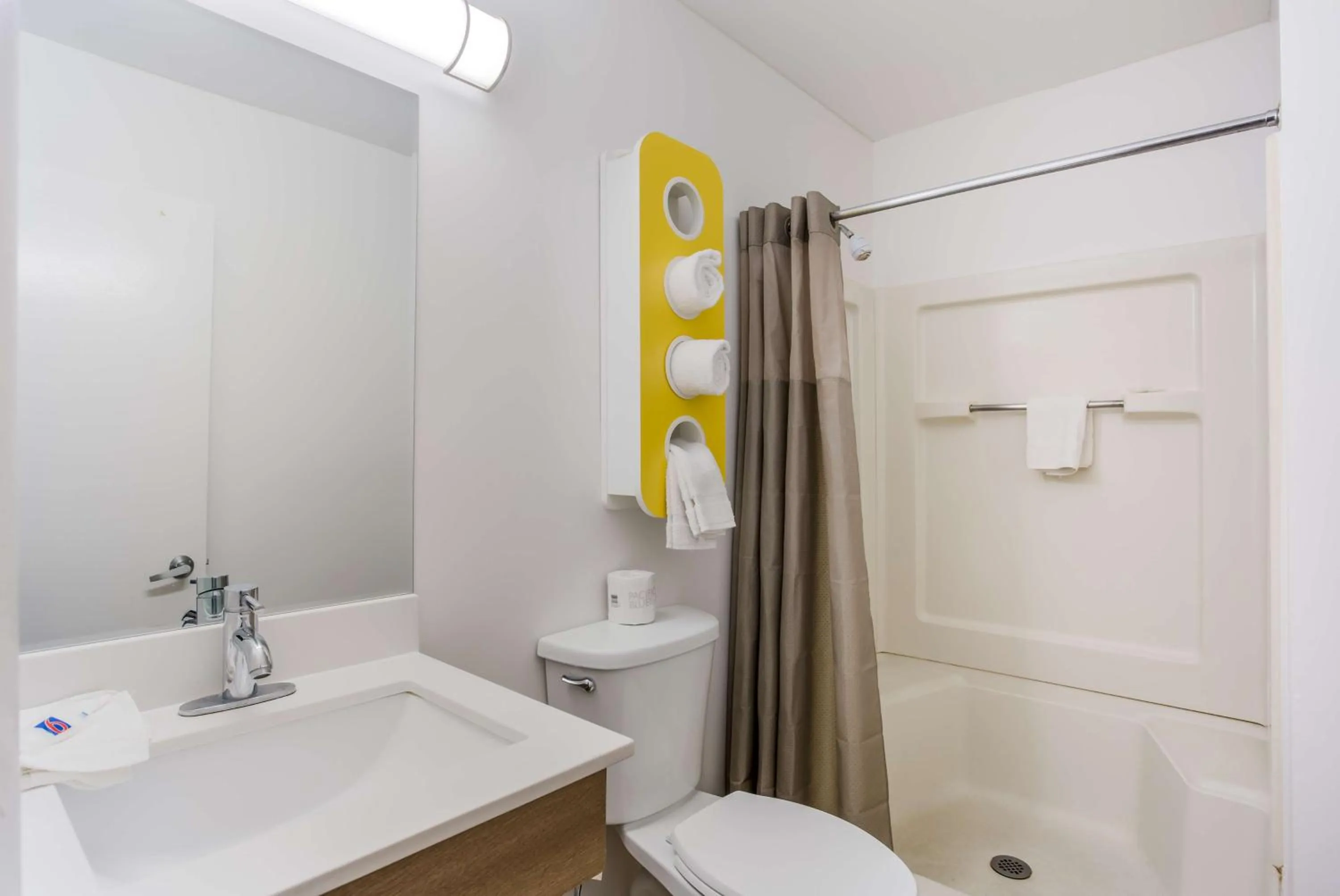 Bathroom in Studio 6-Jacksonville, FL - South