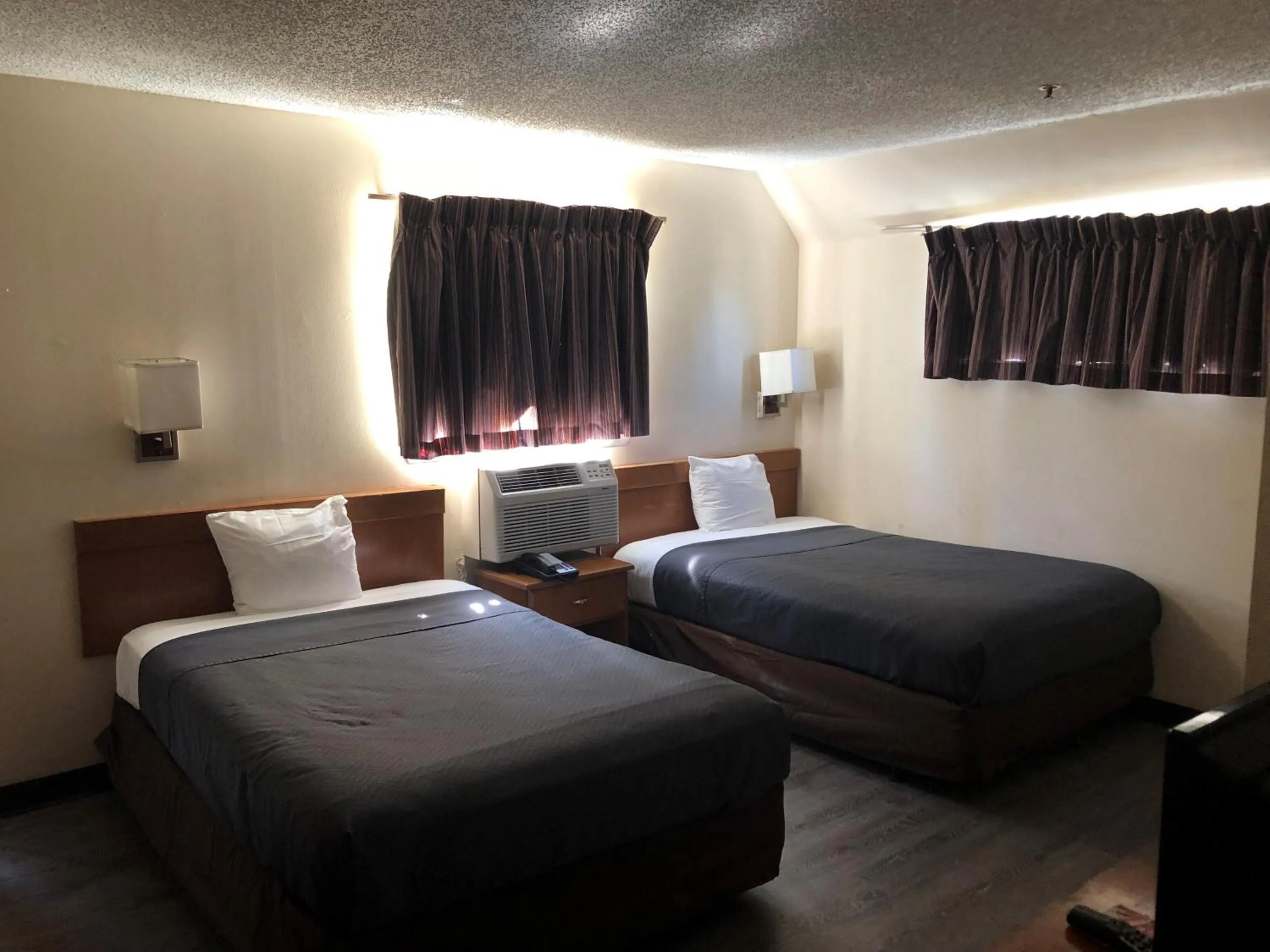 Bedroom, Bed in Studio 6-Jacksonville, FL - South