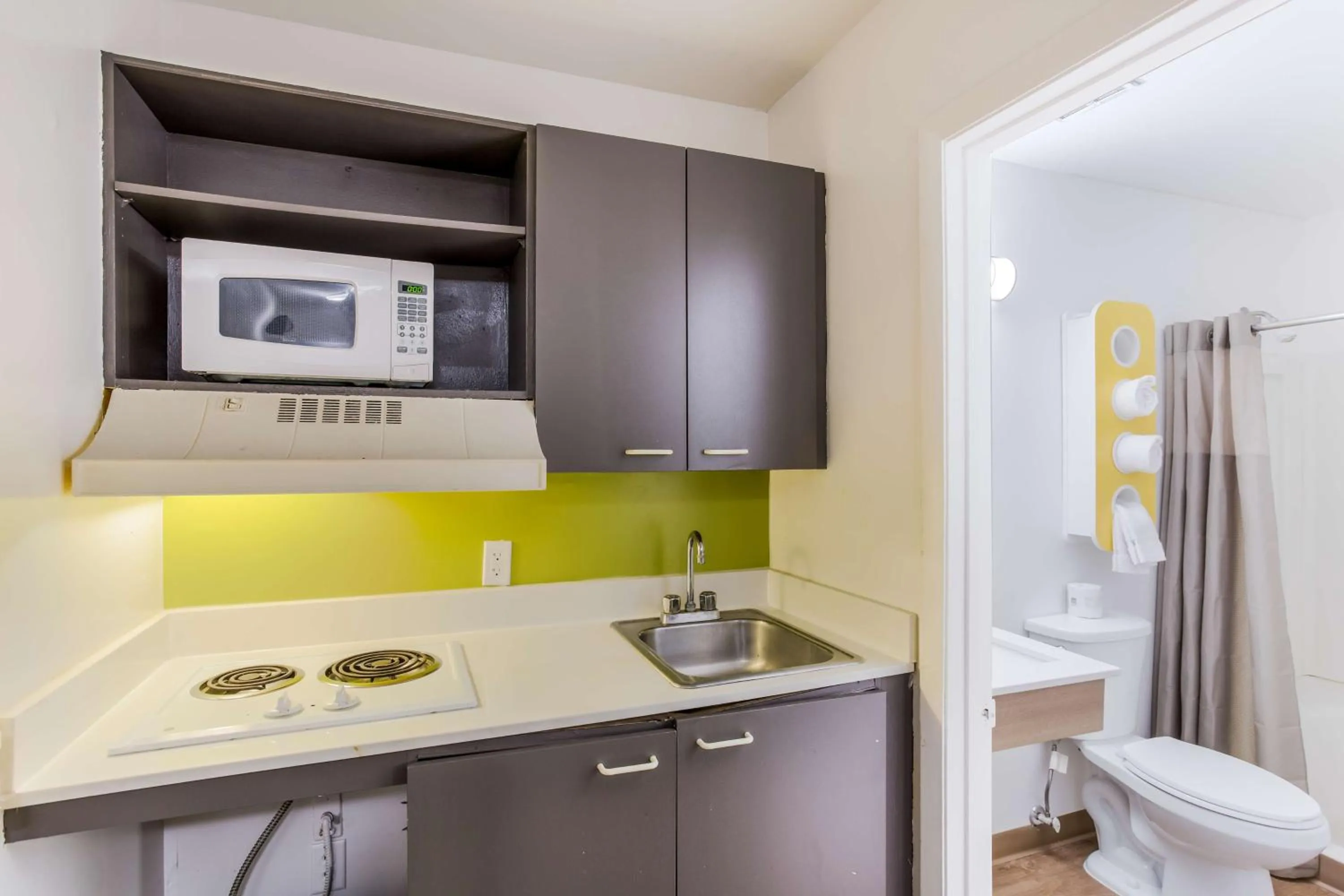 Kitchen or kitchenette in Studio 6-Jacksonville, FL - South