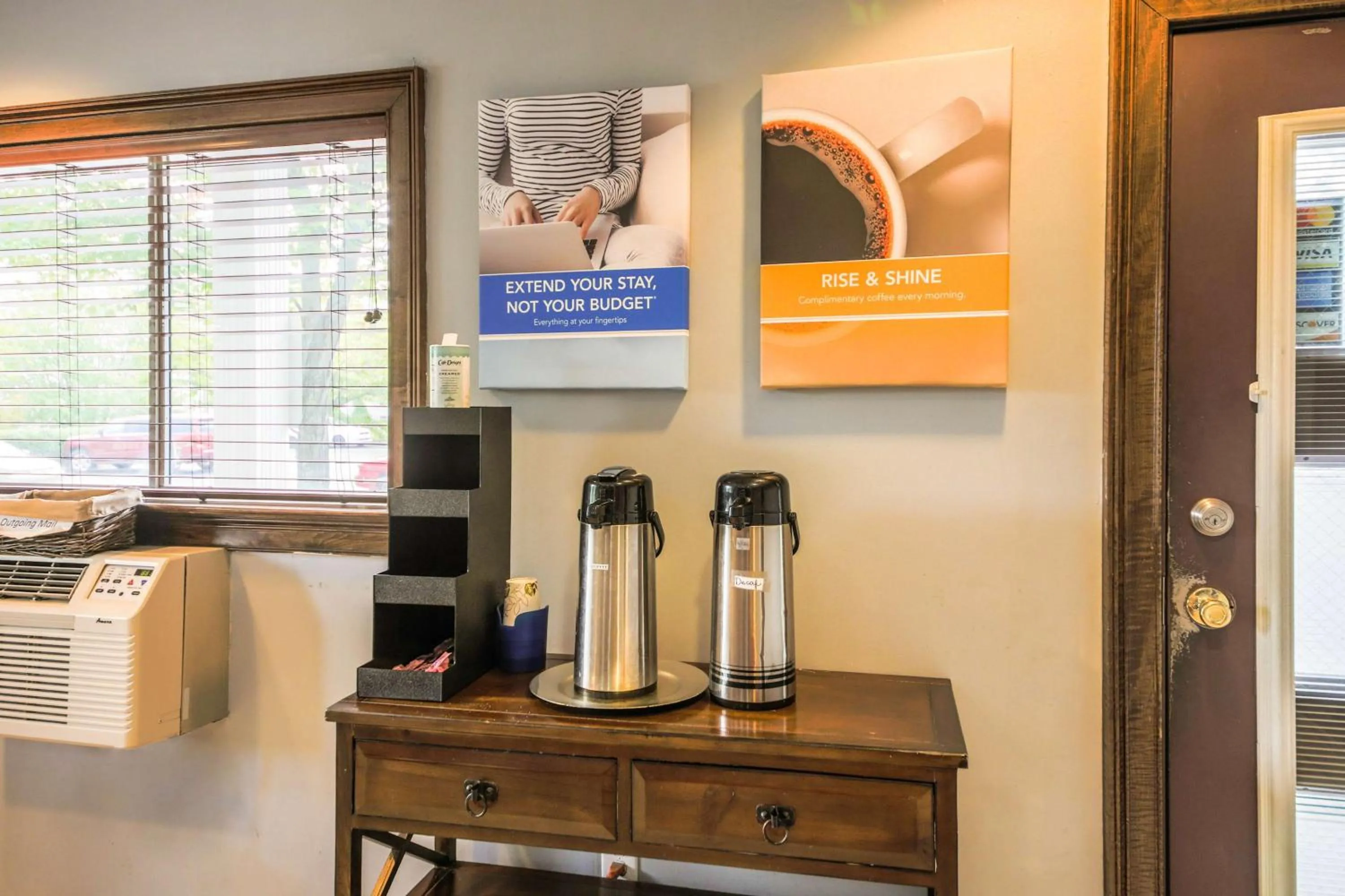 Restaurant/places to eat in Studio 6 Greensboro NC I40