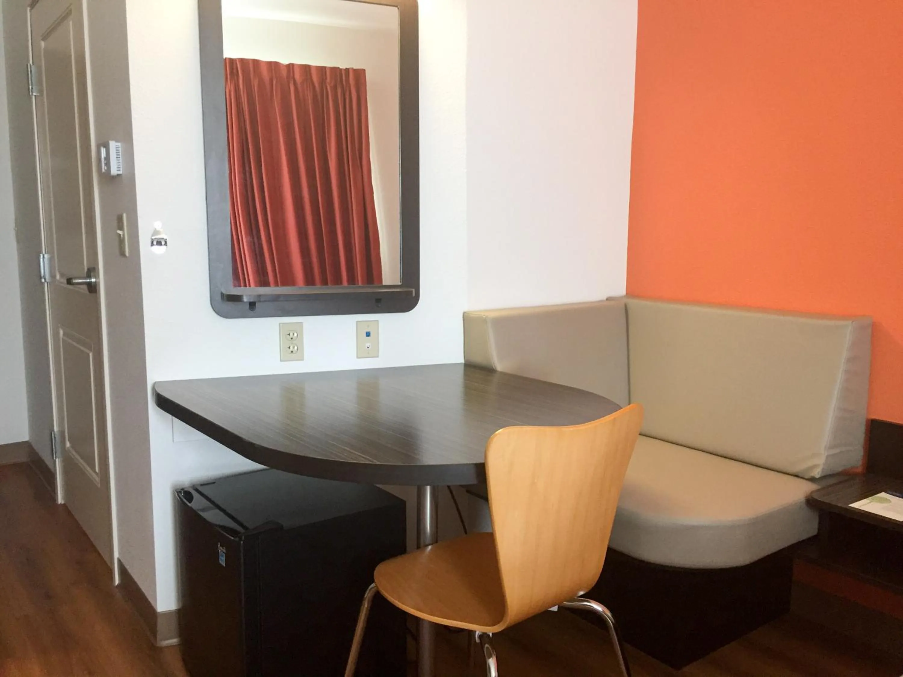 Bedroom in Motel 6-Livingston, CA - Merced County