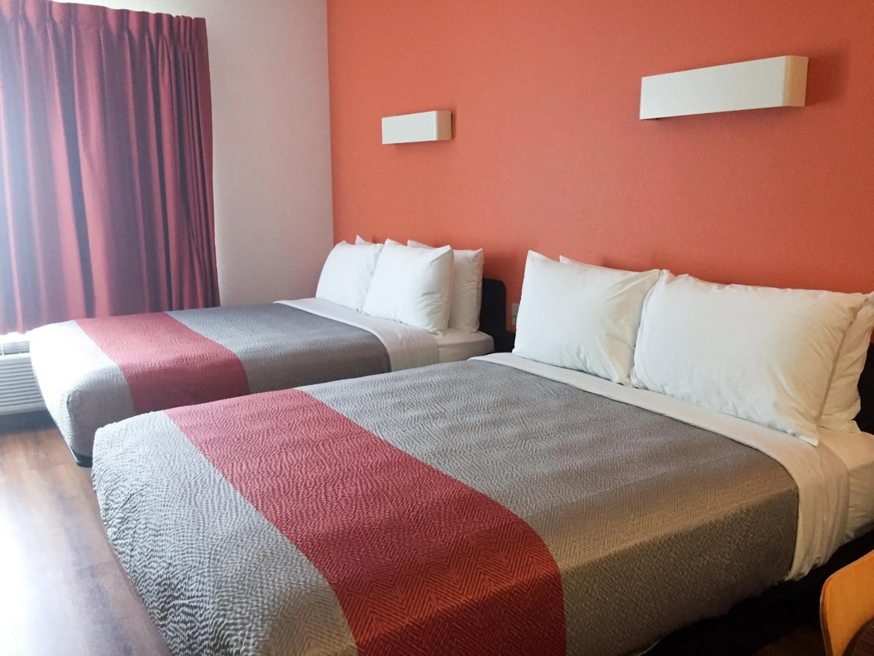 Bedroom, Bed in Motel 6-Livingston, CA - Merced County