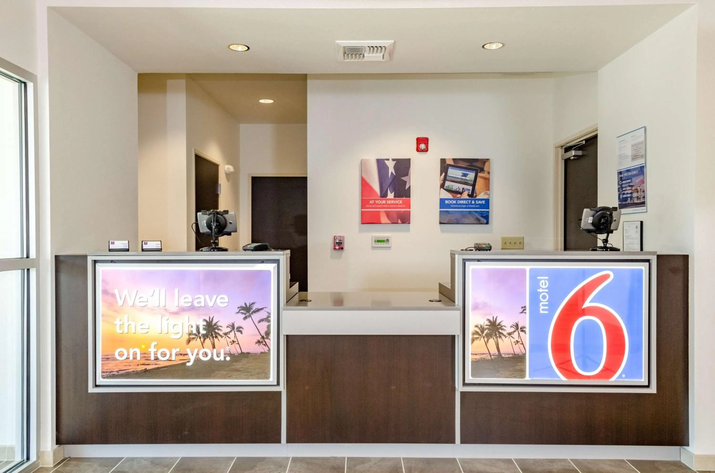 Lobby or reception in Motel 6-Livingston, CA - Merced County