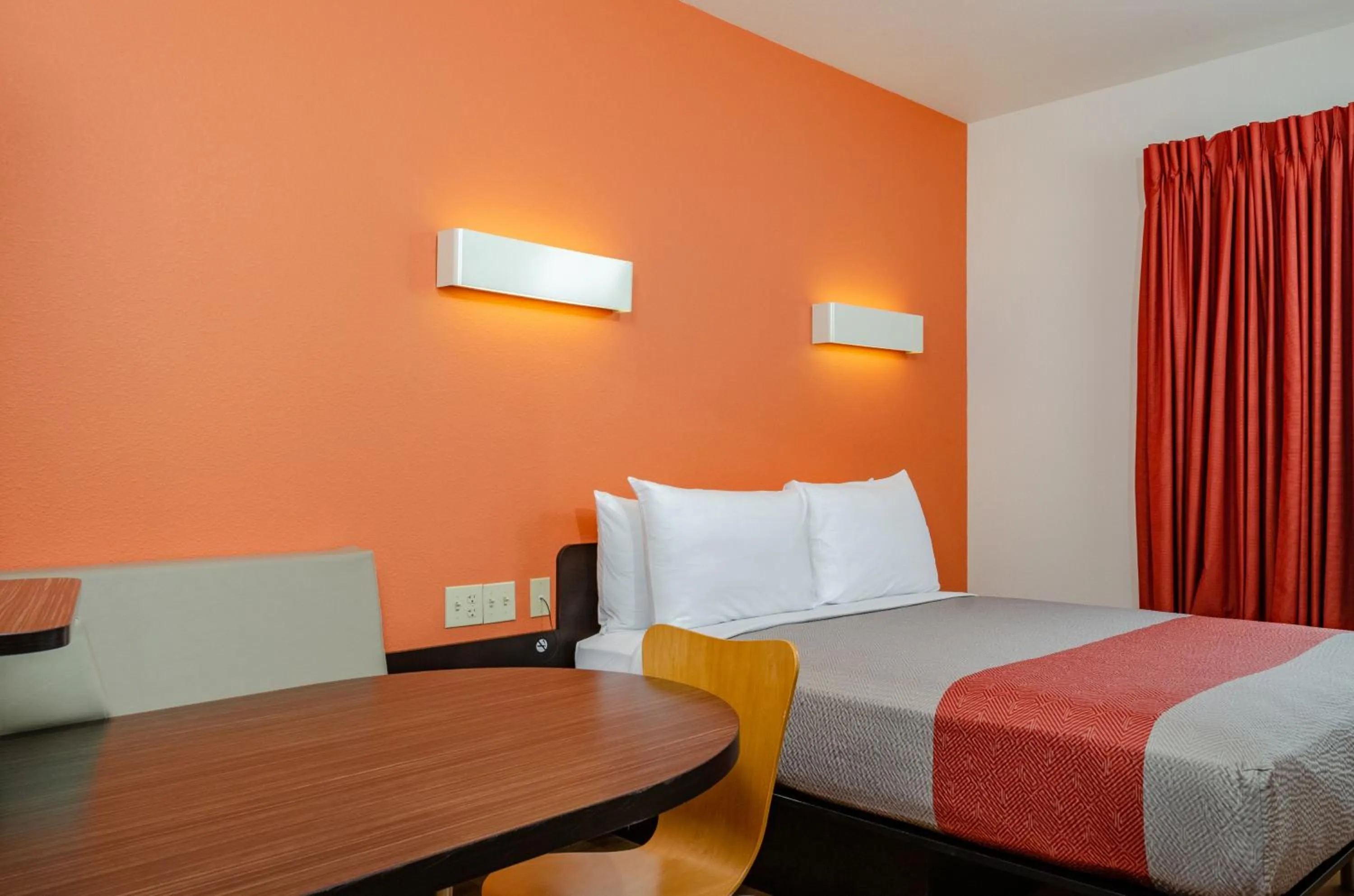 Bed in Motel 6-Livingston, CA - Merced County