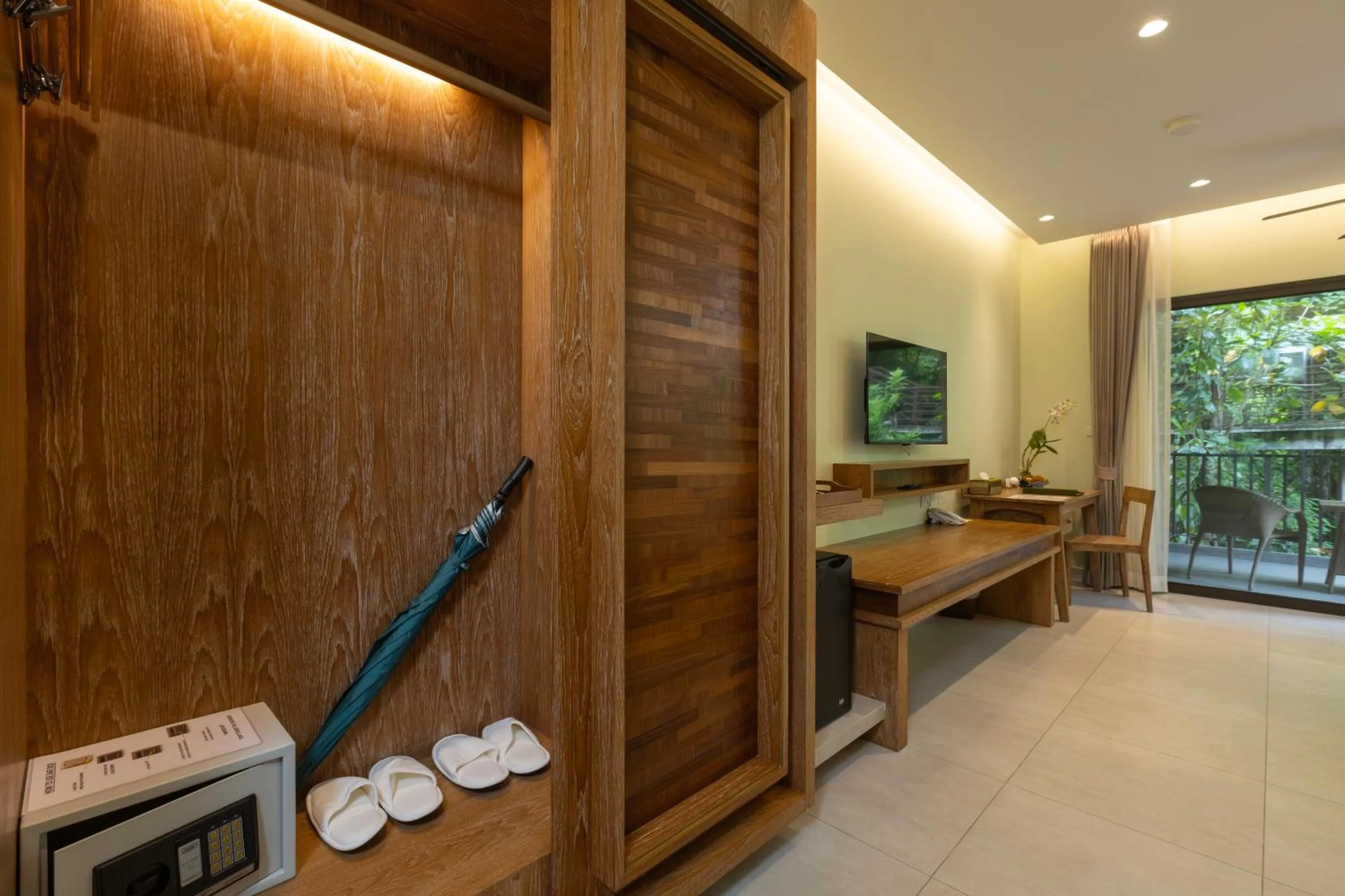 TV and multimedia in Khaolak Wanaburee Resort - SHA Extra Plus