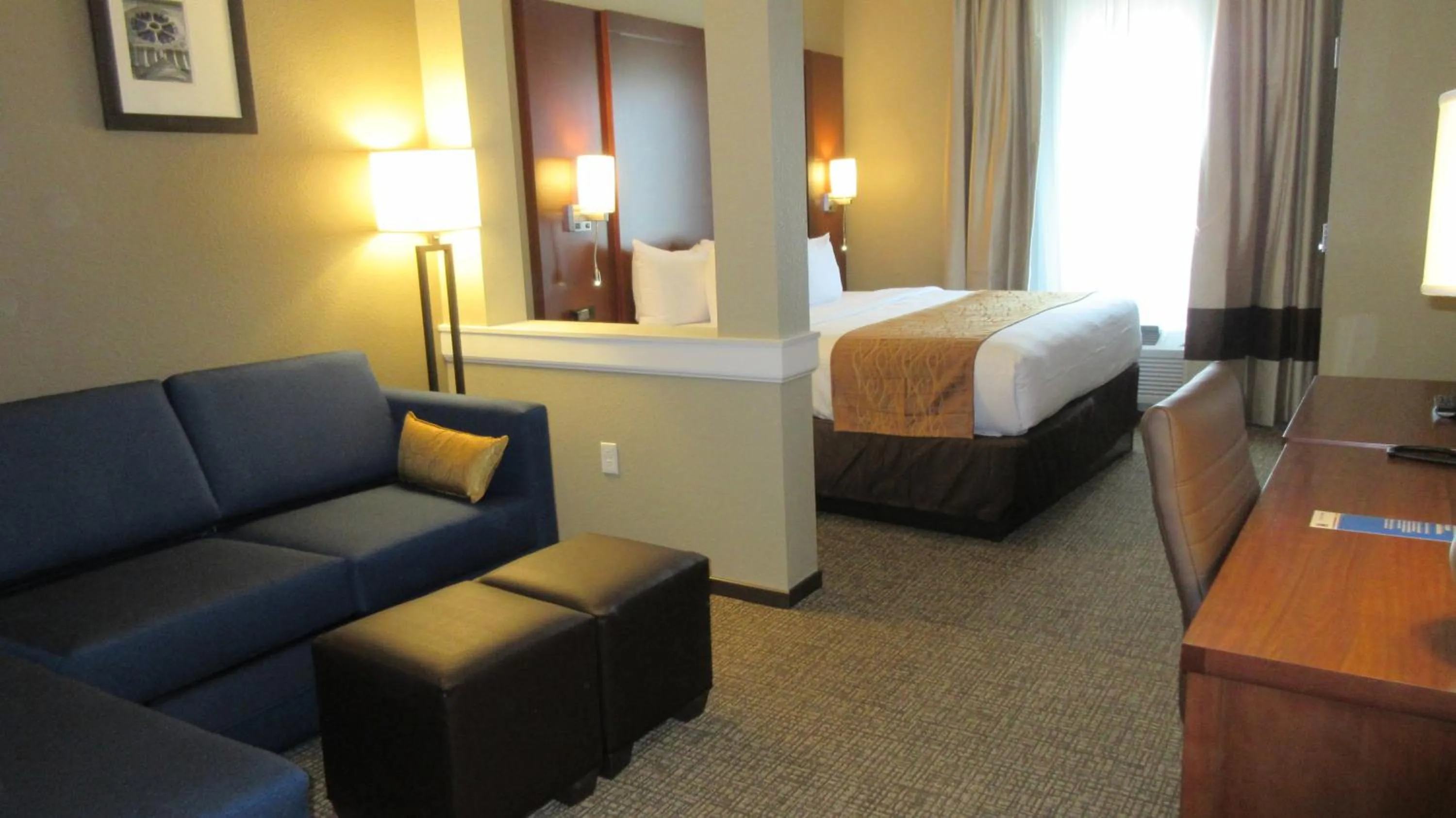 Photo of the whole room, Bed in Comfort Inn & Suites Boise Airport