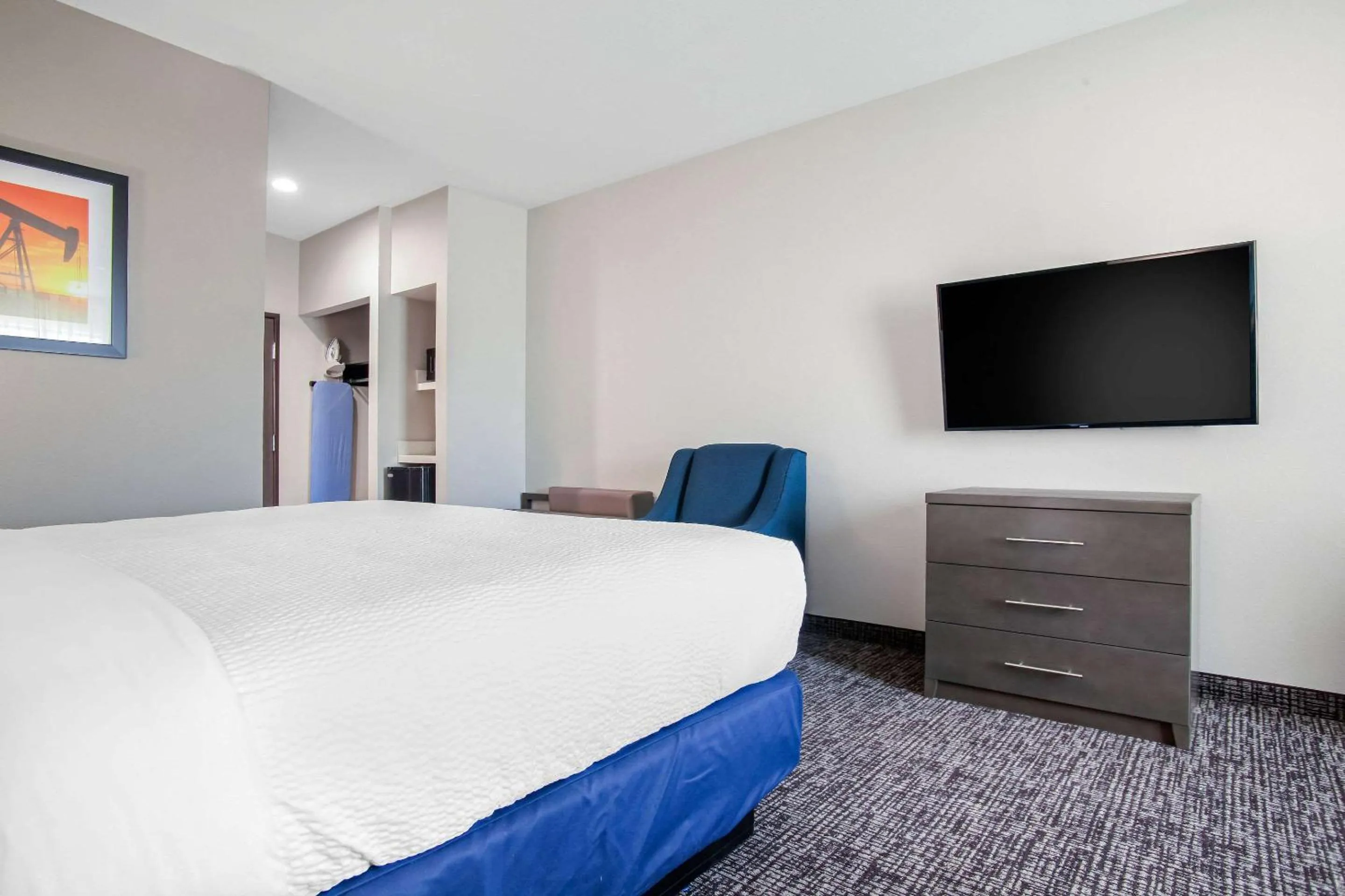 Photo of the whole room, Bed in Holiday Inn Express & Suites Tulsa East - Catoosa by IHG