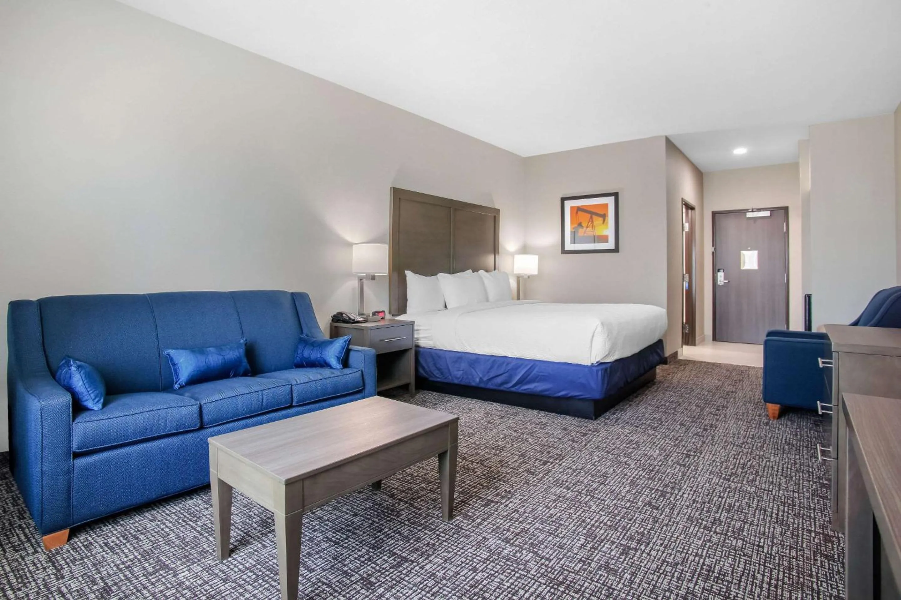 Photo of the whole room, Bed in Holiday Inn Express & Suites Tulsa East - Catoosa by IHG