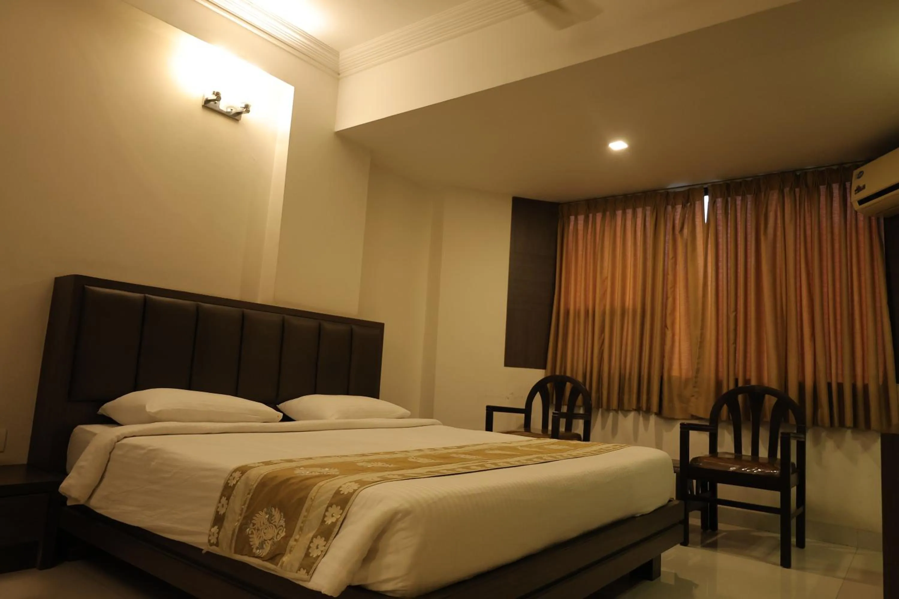Bed in Hotel Mangalore International