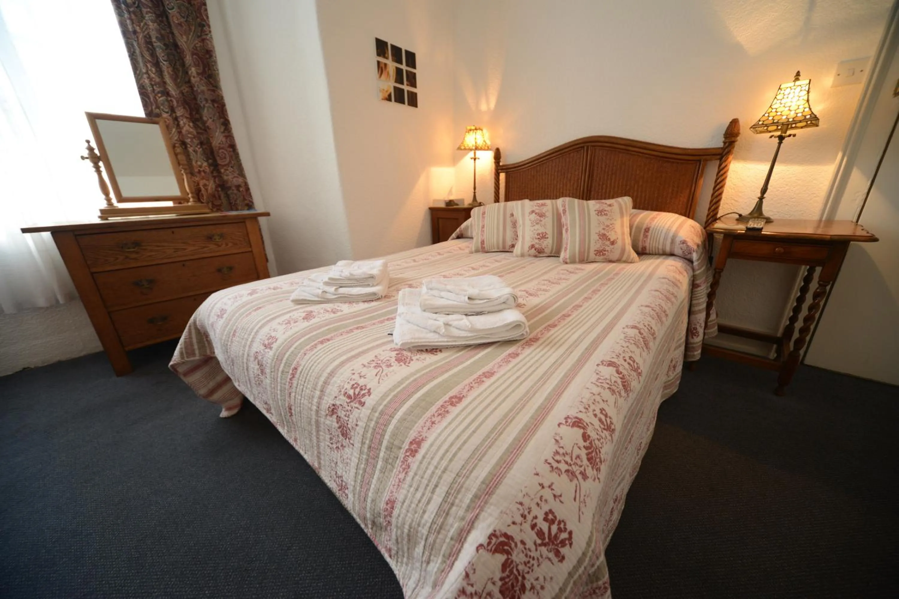 Bedroom, Bed in Marine View