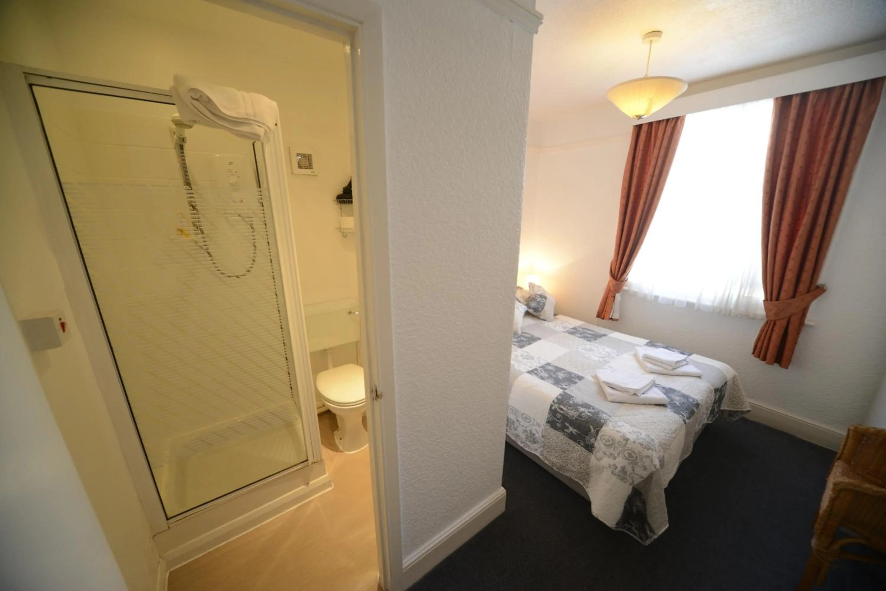 Bedroom, Bed in Marine View